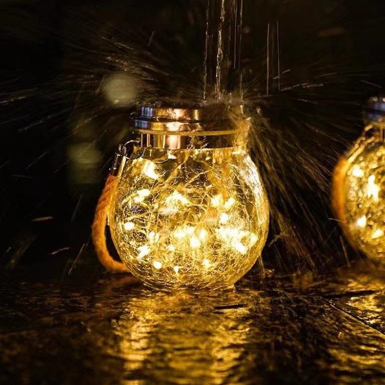 Solar crack lamp, garden lamp, outdoor waterproof night light, garden decorative lamp, crack tree hanging lamp, ambient lamp Application Scenario