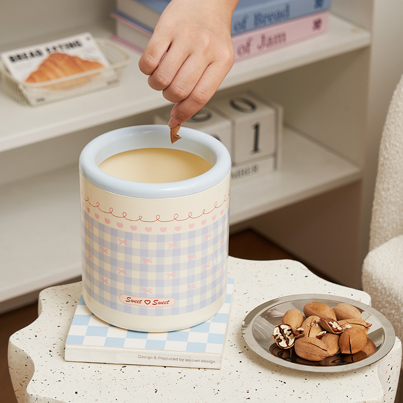 S137-1068 pen holder desktop Storage bucket Pink girl high appearance level checkered bow desk Pressure trash can Application Scenario