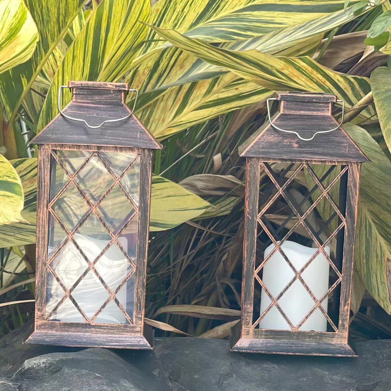 Solar candles, wind lamps, candle palace lamps, outdoor waterproof garden lamps, decorative chandeliers, antique lanterns, Internet red lights Application Scenario