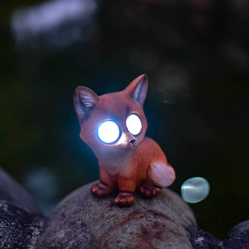 Outdoor solar-powered statue, little fox ornament, American-style outdoor garden simulation animal resin decorative garden ornament Application Scenario