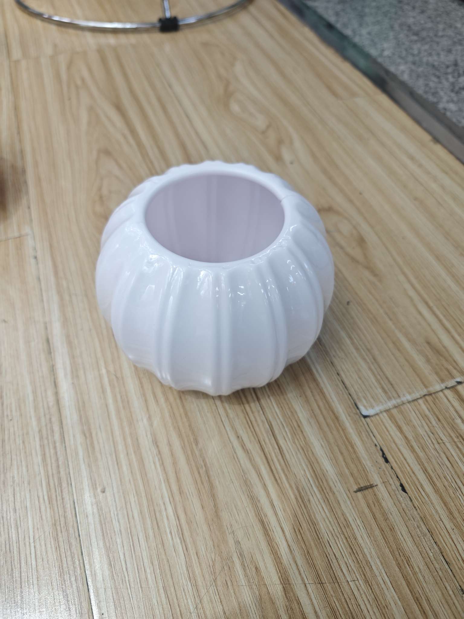 Ceramic imitation plastic pumpkin New Year flower arrangement flowerpot, eco-friendly material, red fruit artificial flower arrangement flowerpot details Picture