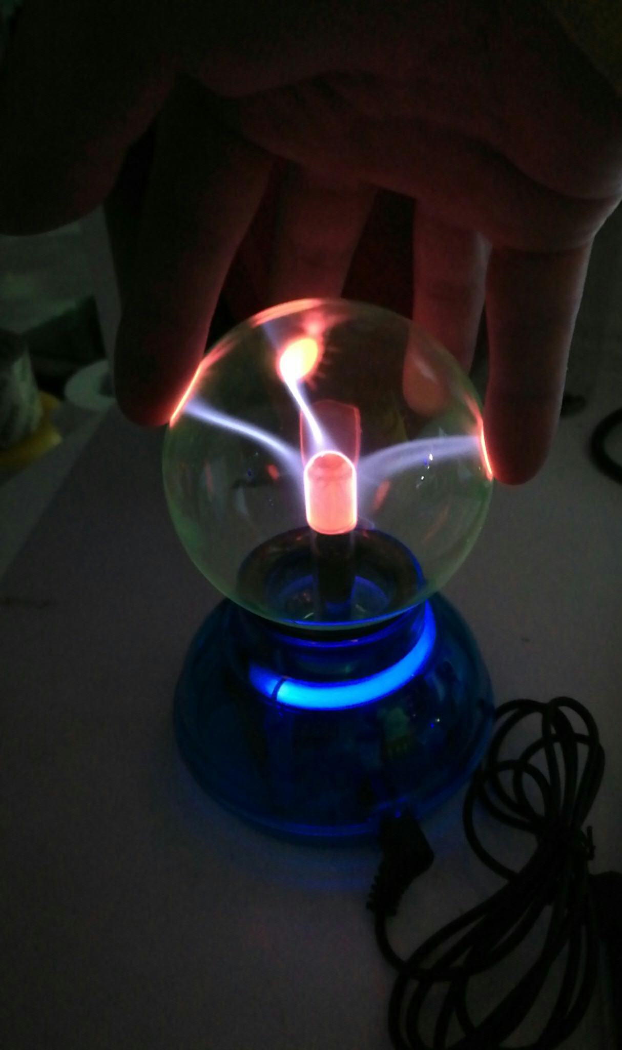 Factory direct sales of 3-inch, 4-inch and 5-inch plasma lightning balls, usb magic lamps, electrostatic night lights, magic electrostatic ion balls, home party room atmosphere rendering Application Scenario