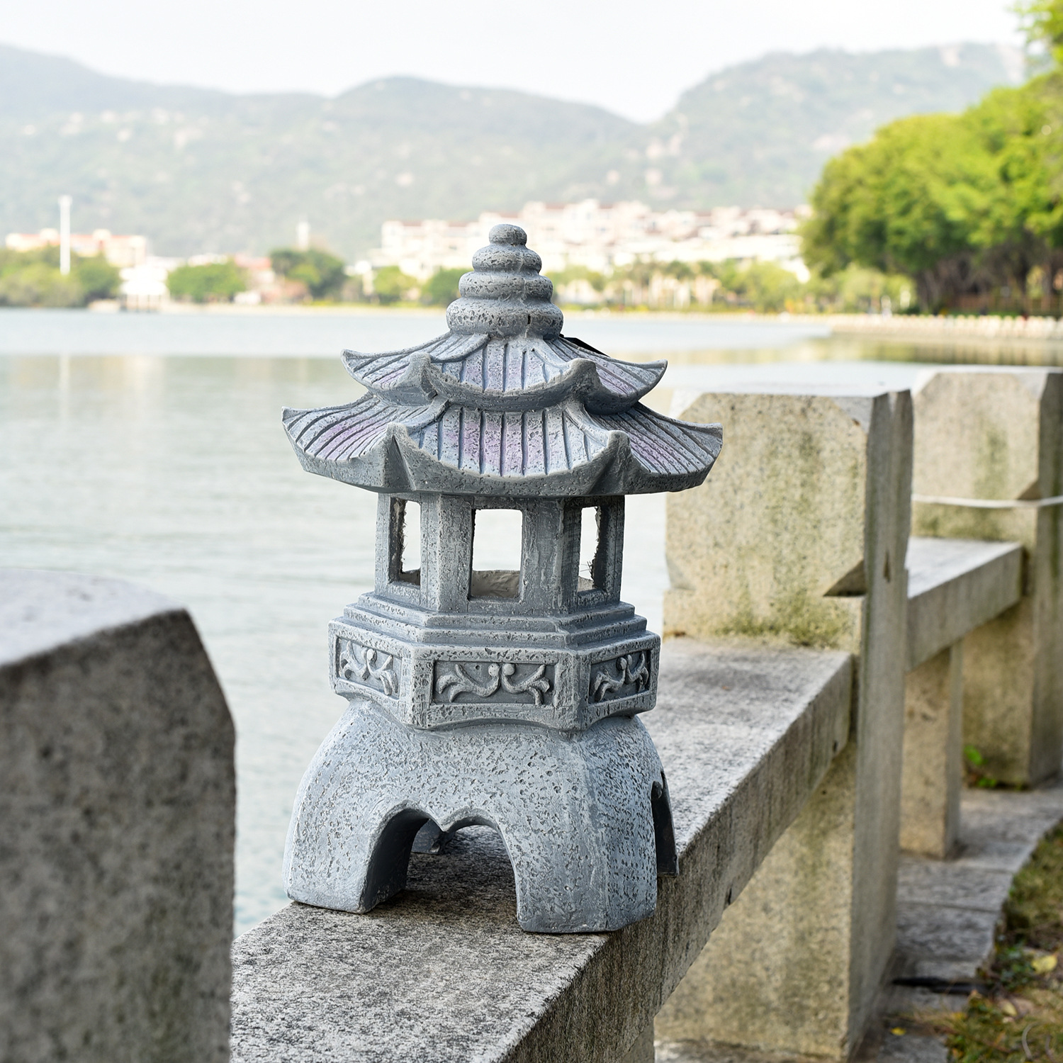 Cross-border solar courtyard resin stone lanterns, Japanese palace lanterns, Chinese lawn lamps, Zen-inspired stone pagoda lamps, decorative floor lamps Application Scenario