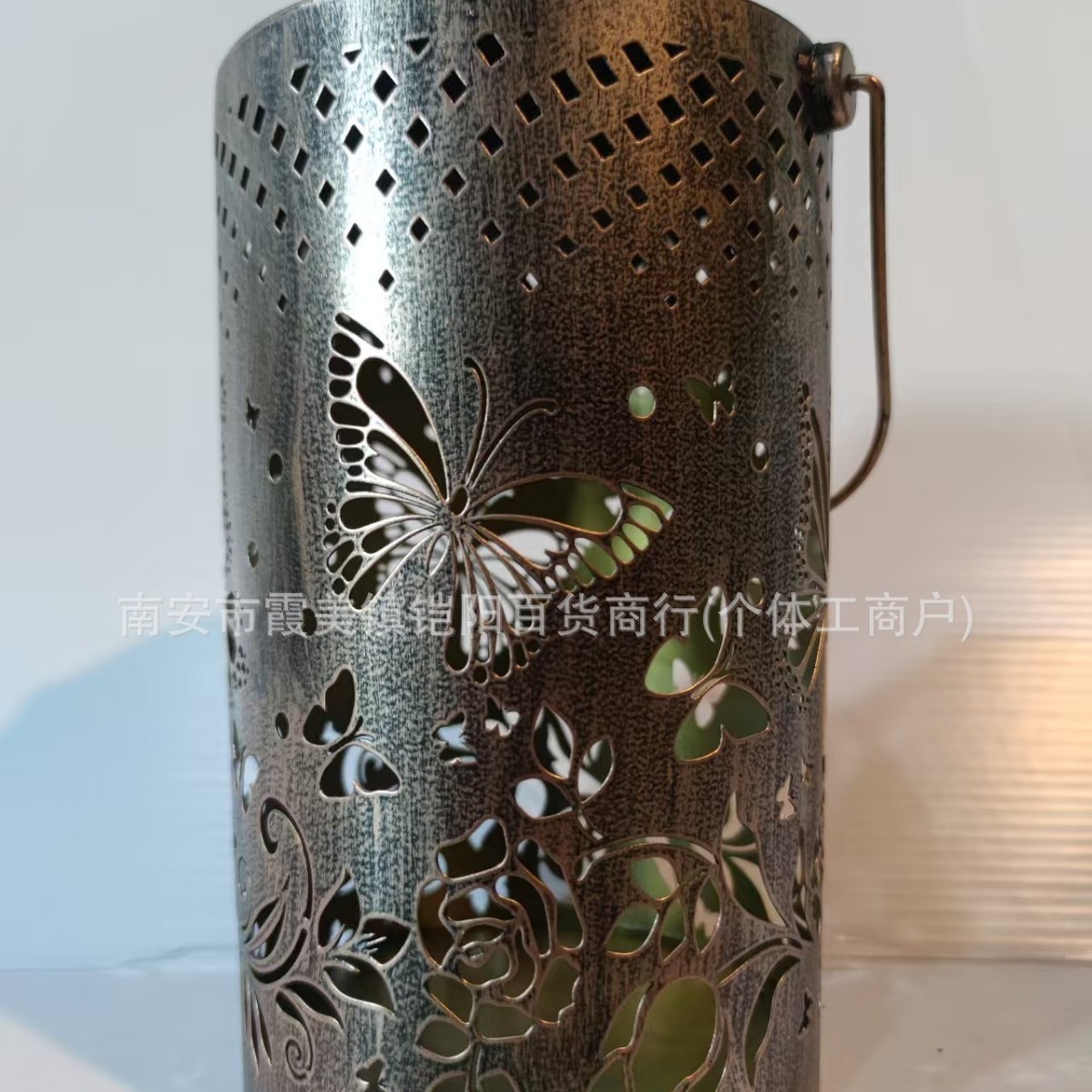 Cross-border new products: European and American style courtyard night scene lights, hollowed-out projection garden landscaping, outdoor waterproof iron art lanterns, butterflies Specification drawing