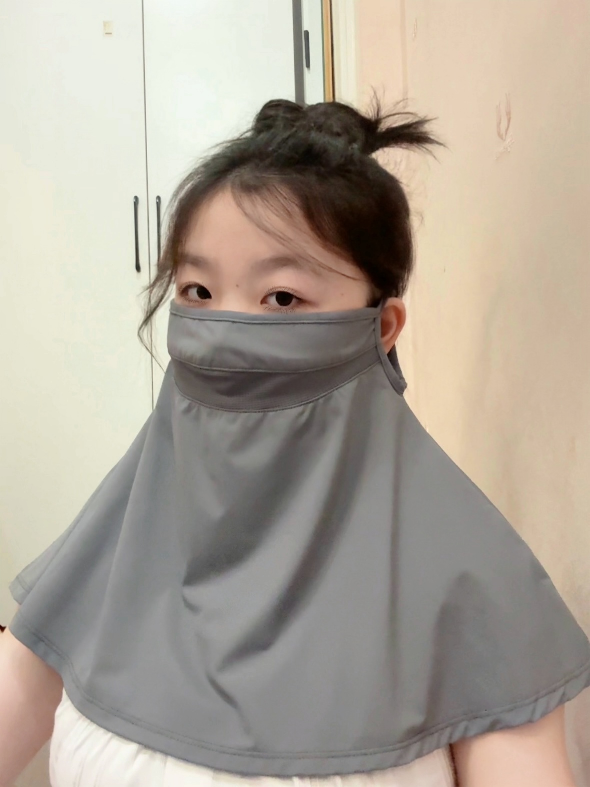 A new, eye-catching all-in-one face mask for women's UV protection and sun protection, neck protection and breathability