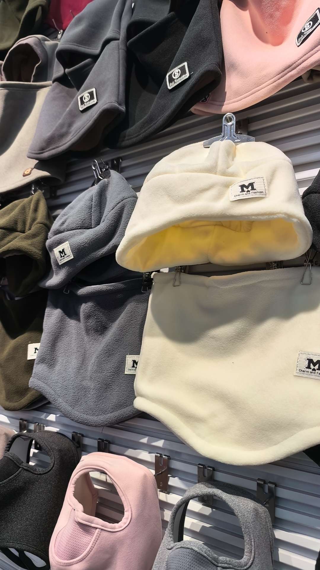 A fashionable two-piece set of warm and sun-protective hat and scarf for autumn and winter Application Scenario