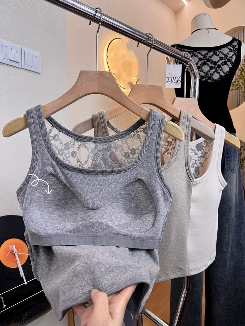 This is a new early autumn beauty backrest with lace and mesh fabric patchwork. Wearing it as an outer layer makes you look slimmer. Wearing it as a base layer with threaded elastic fabric is a beauty backrest vest Item Picture