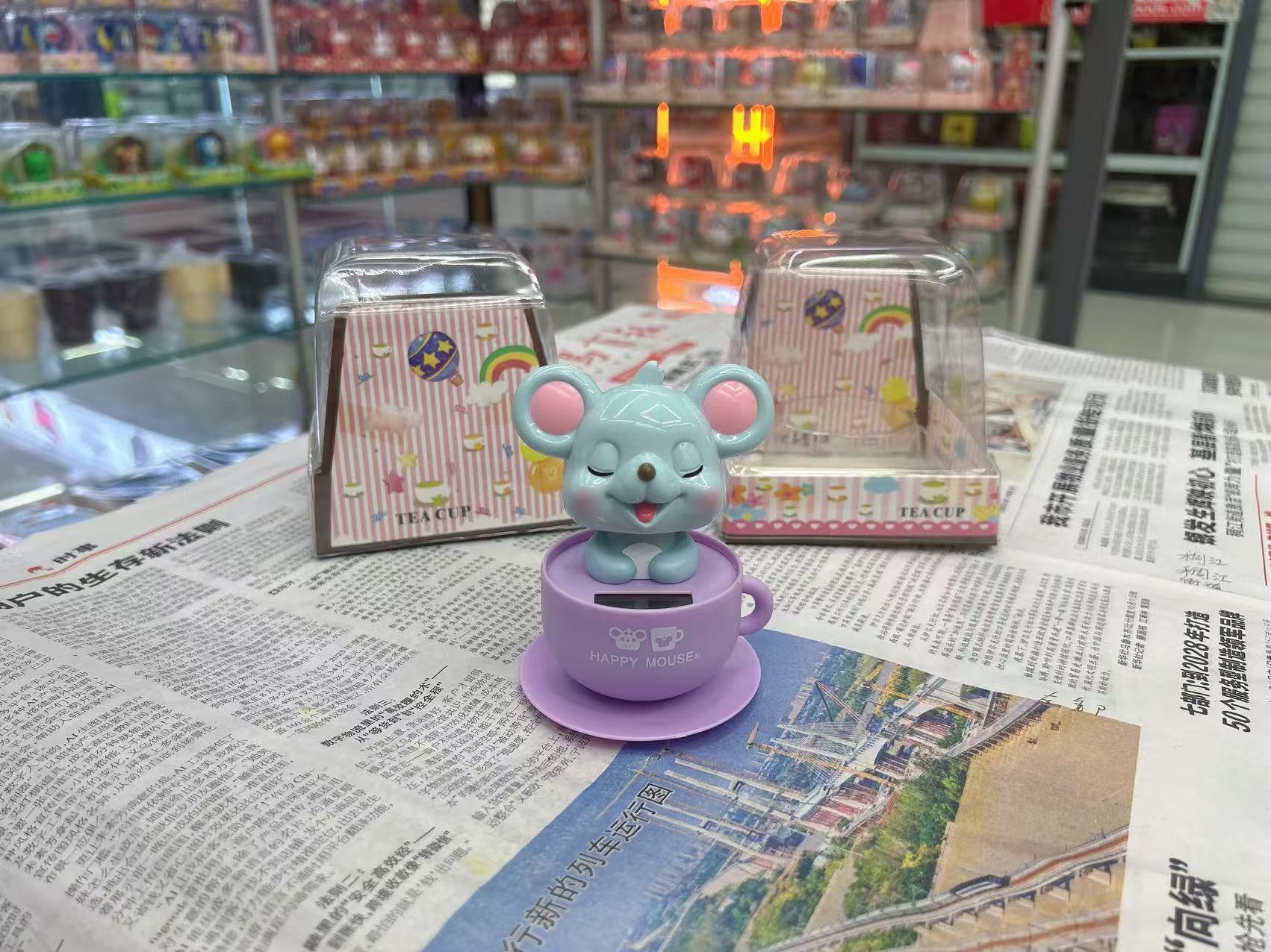 心有所鼠太阳能工艺品摇头汽车摆件创意小米奇老鼠摆件装饰物潮松鼠详情5