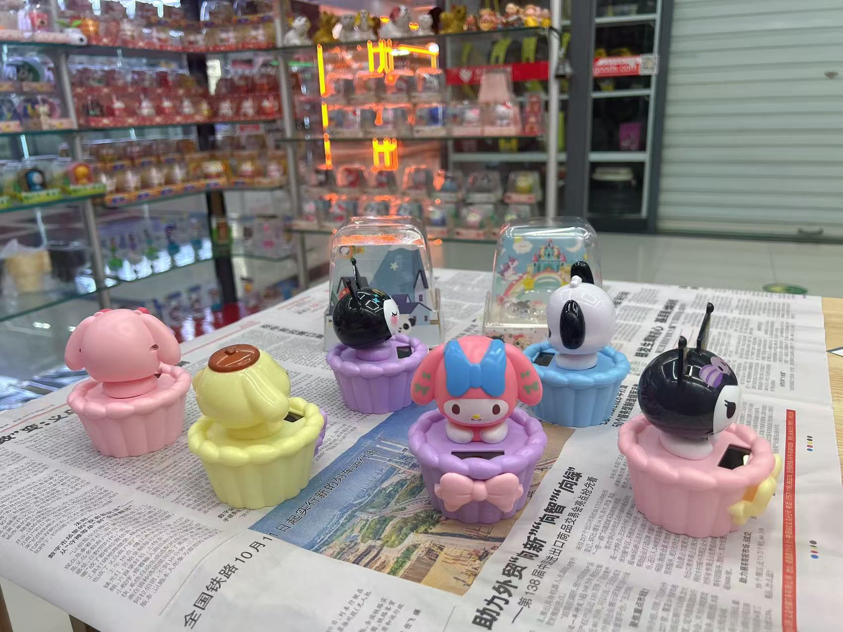 Solar-powered car ornaments, cartoon cinnamon dog nodding figurines, car interior decorations, blind boxes, twisted Meletti Kuromi Specification image