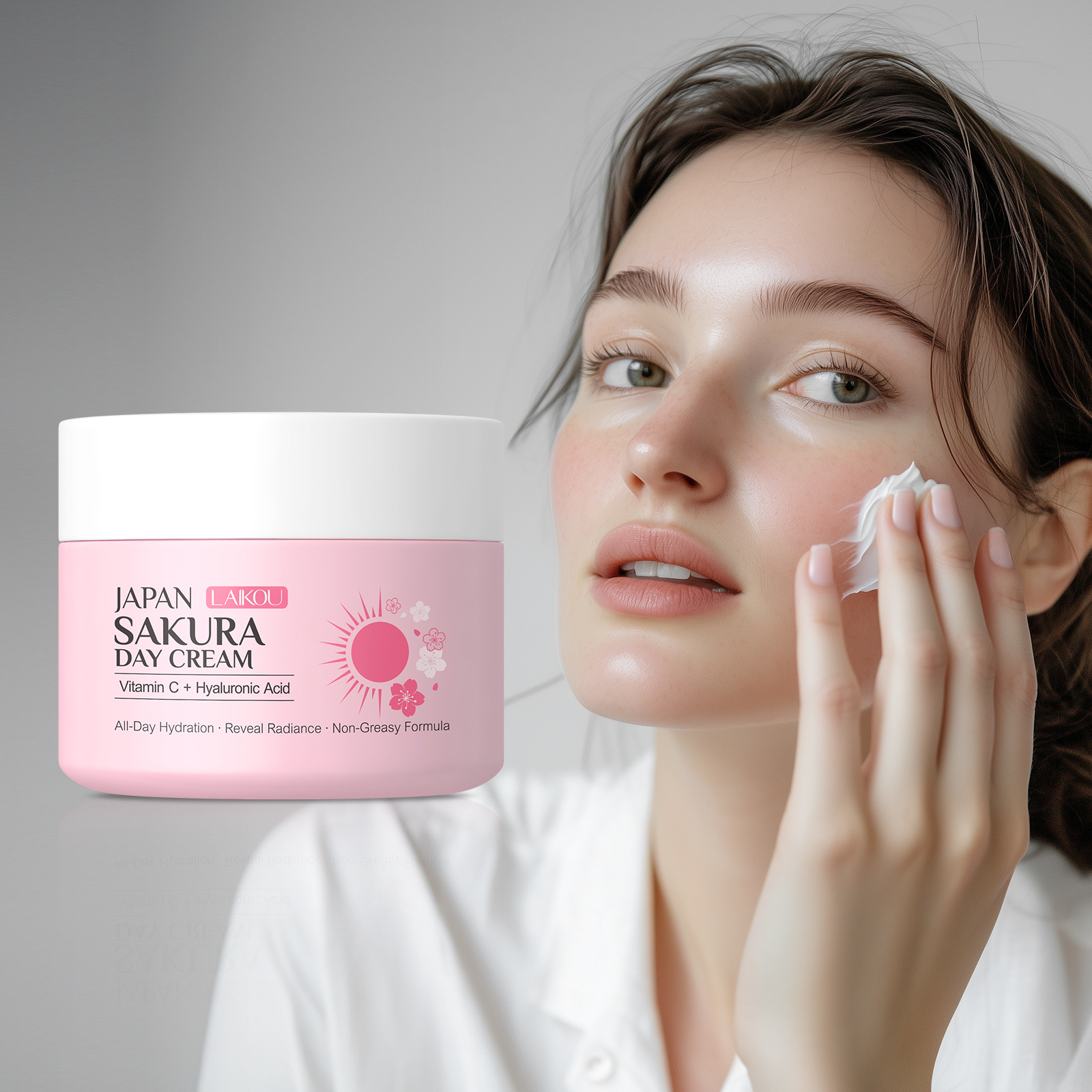Cross-border Laicome Japanese Cherry Blossom Day Cream 30g Moisturizing and Nourishing Water Cream for Morning A and Evening C, available for wholesale from the manufacturer full figure