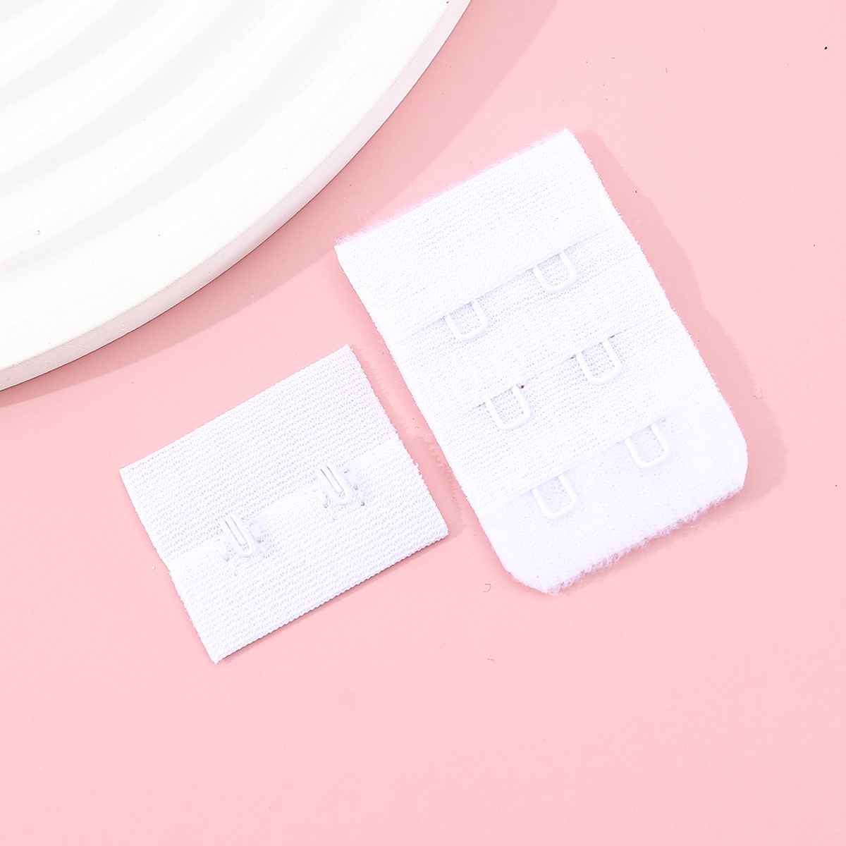 厂家直销两排两扣背扣涤纶3.2cm宽文胸搭扣内衣文胸配件黑白现货白底实物图