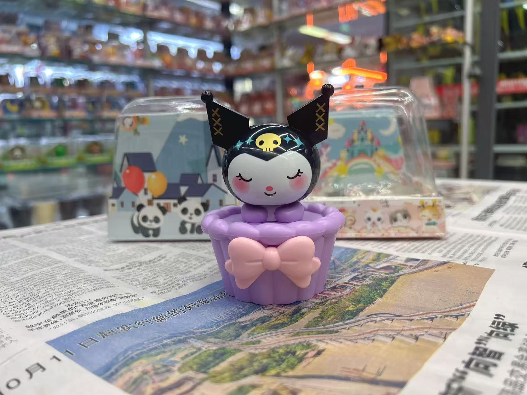 Solar-powered car ornaments, cartoon cinnamon dog nodding figurines, car interior decorations, blind boxes, twisted Meletti Kuromi Item Picture