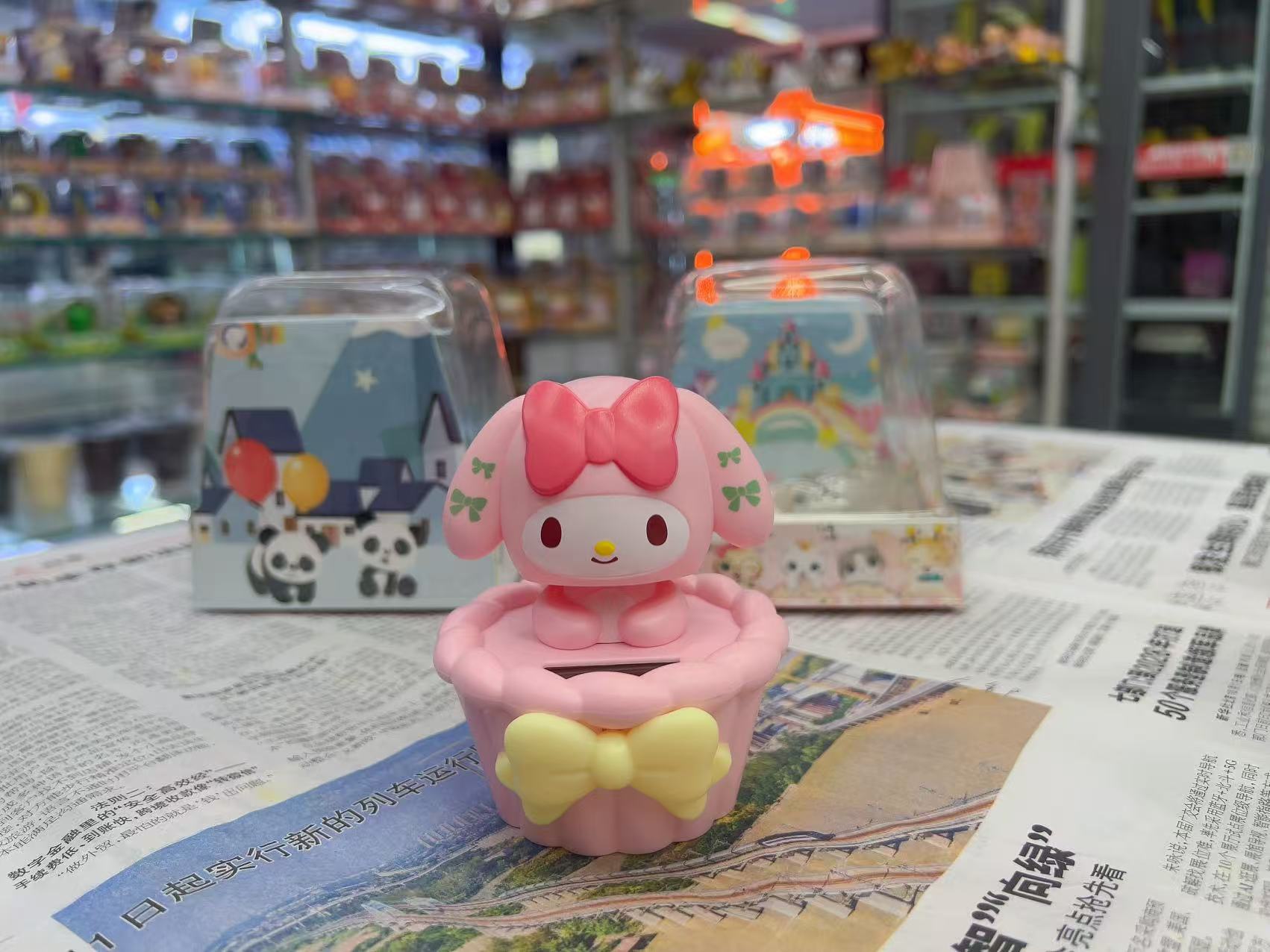 Solar-powered car ornaments, cartoon cinnamon dog nodding figurines, car interior decorations, blind boxes, twisted Meletti Kuromi Application Scenario