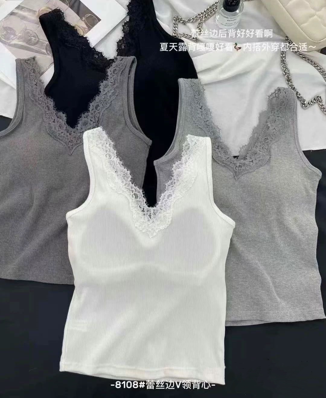 Cloud-like cotton lace V-neck slimming halter top, fixed cup threaded cotton comfortable wide shoulder beautiful back, with a small vest inside Application Scenario