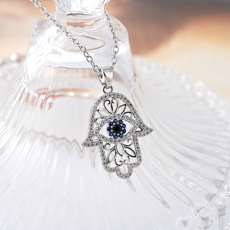A popular cross-border copper zircon necklace from Europe and America, featuring a light luxury, individual and retro fashion sense, as well as a Virgin Mary pendant accessory Specification image