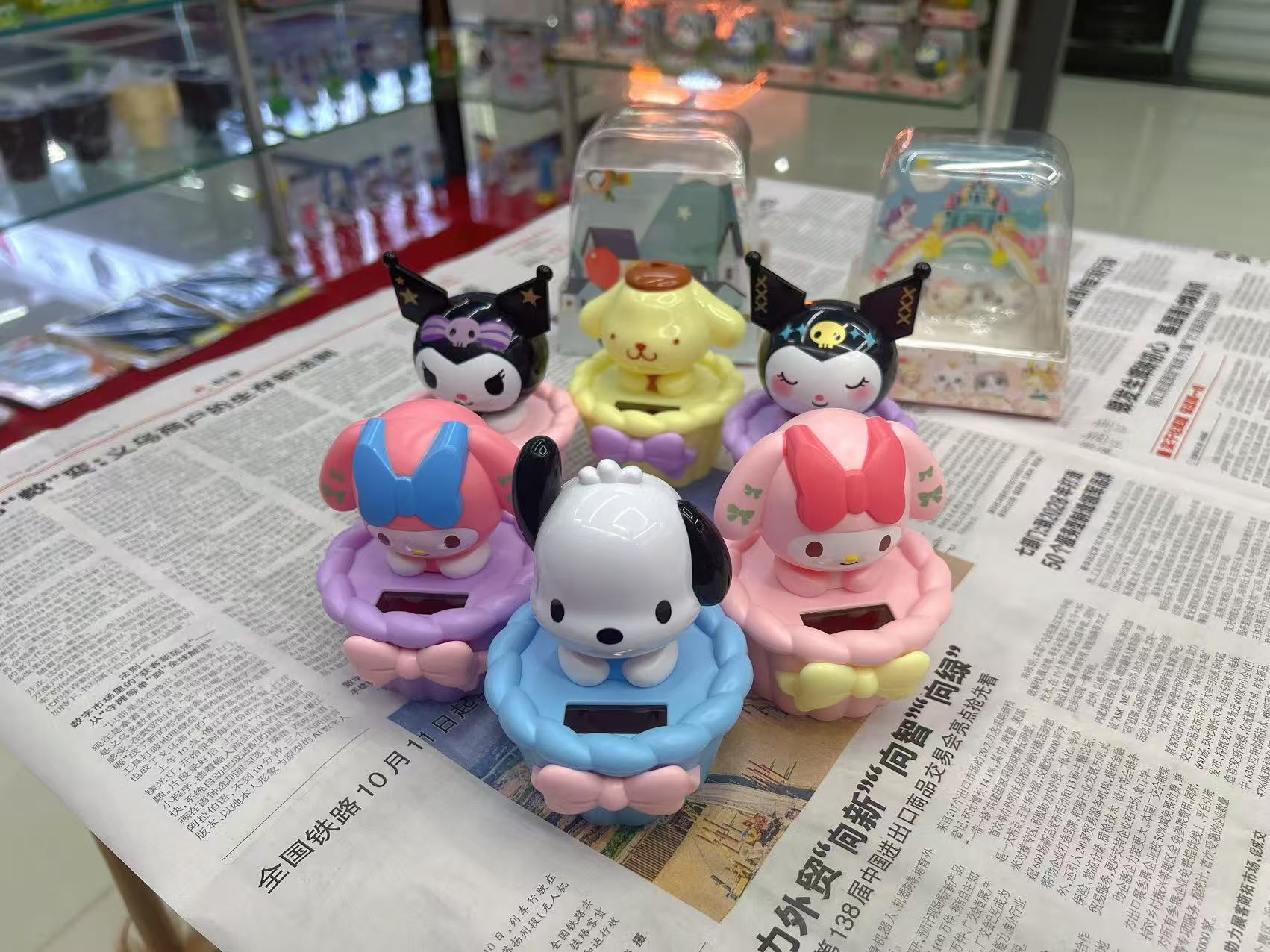 Solar-powered car ornaments, cartoon cinnamon dog nodding figurines, car interior decorations, blind boxes, twisted Meletti Kuromi details Picture