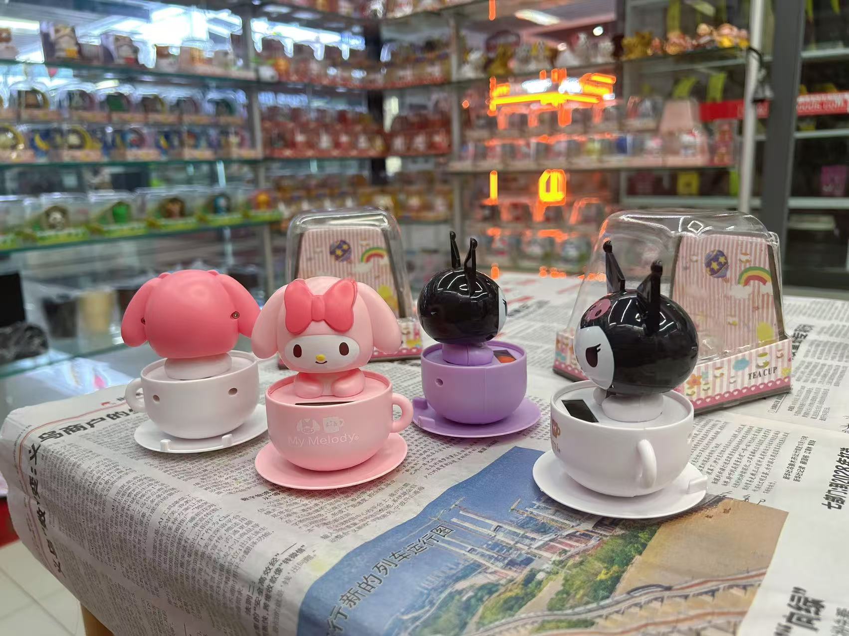Kulomi cartoon dolls, solar car ornaments, cat shaking head car accessories, cute kid gifts, new style Item Picture