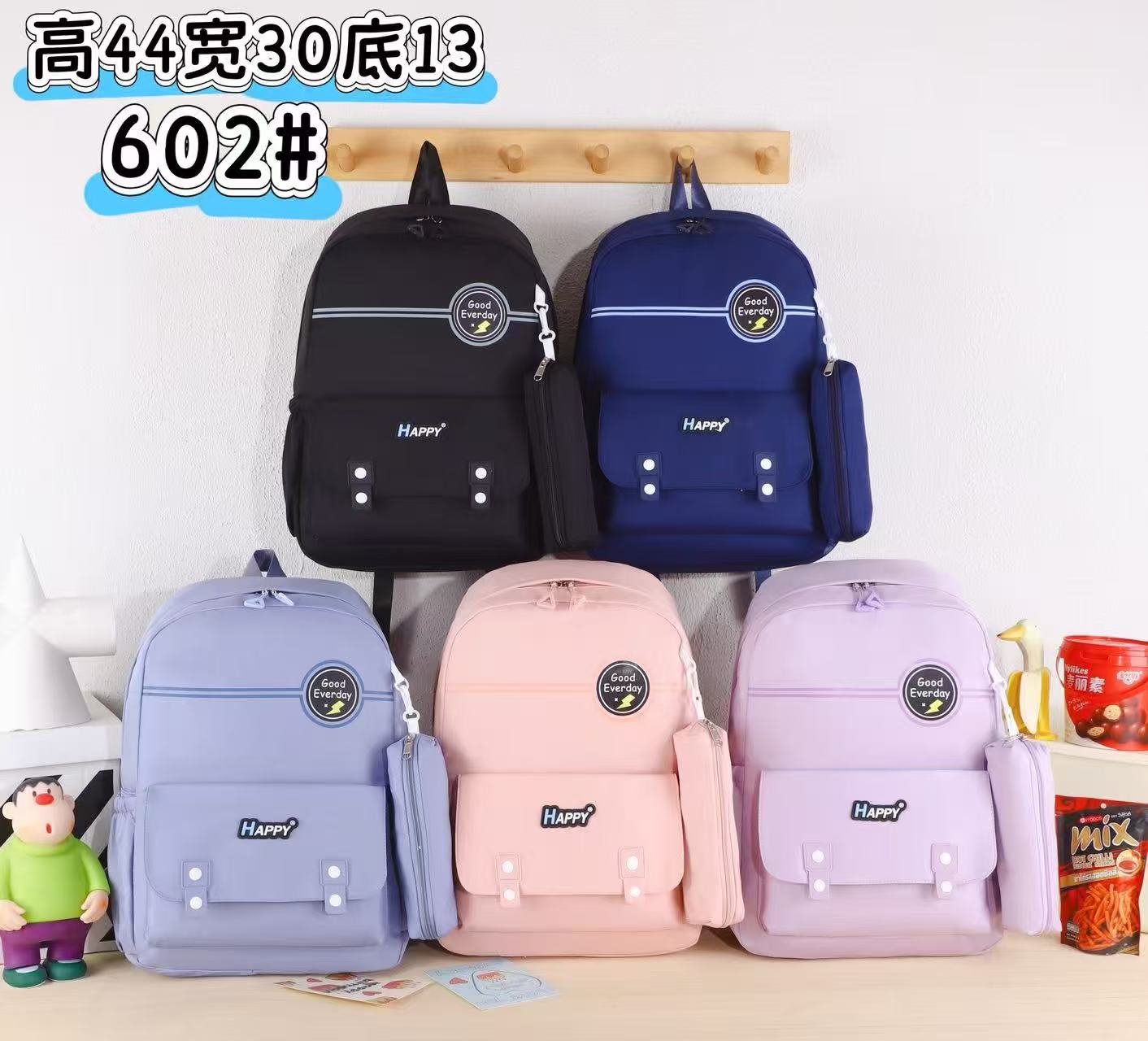 Compact and large-capacity student backpack details Picture