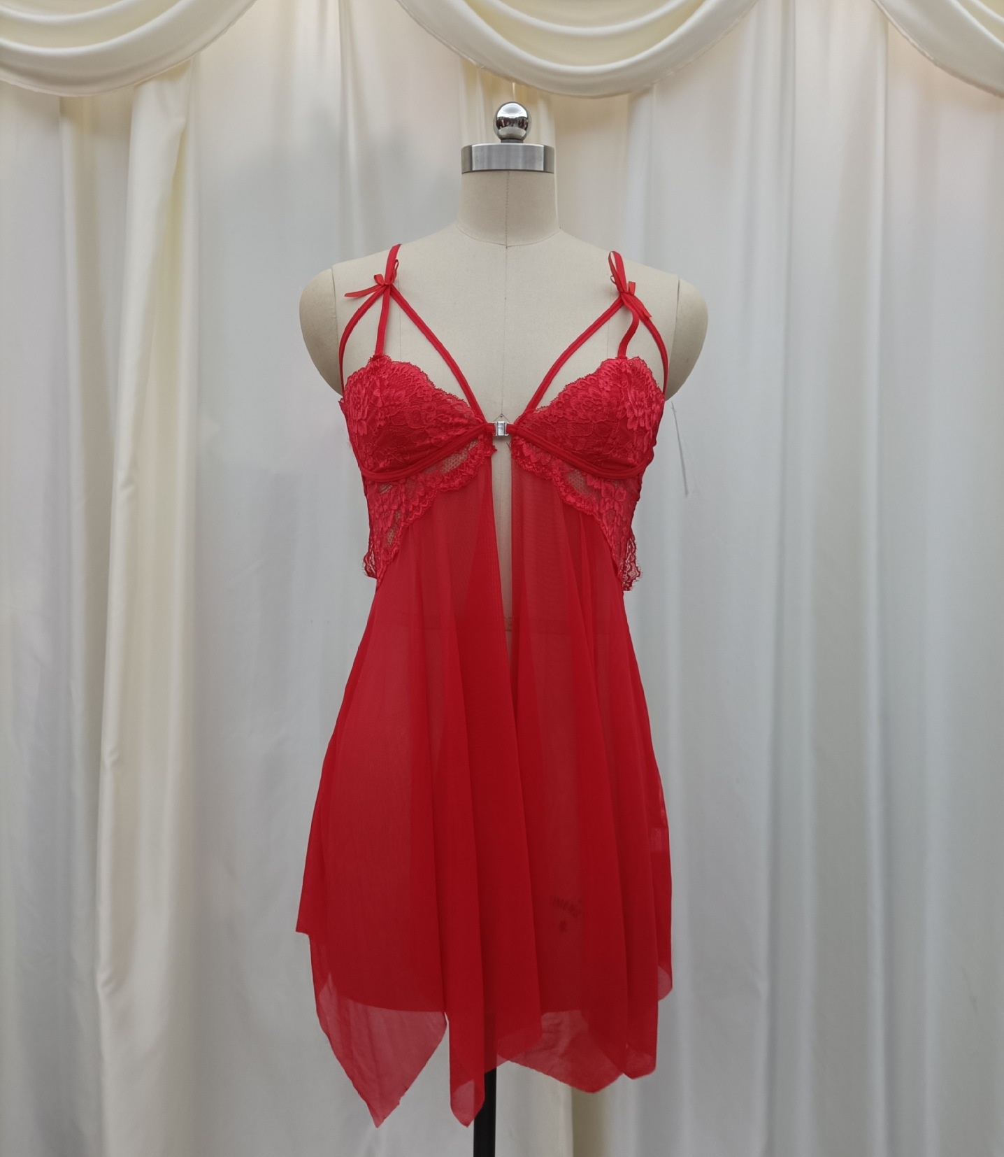 QQ Lingerie, sexy pajamas, thin halter, semi-transparent mesh, front slit, chest cushion, women's sleeping dress, lace pajamas Item Picture