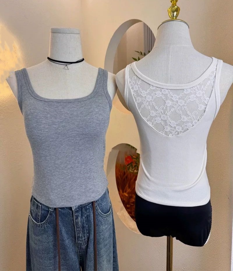 This is a new early autumn beauty backrest with lace and mesh fabric patchwork. Wearing it as an outer layer makes you look slimmer. Wearing it as a base layer with threaded elastic fabric is a beauty backrest vest