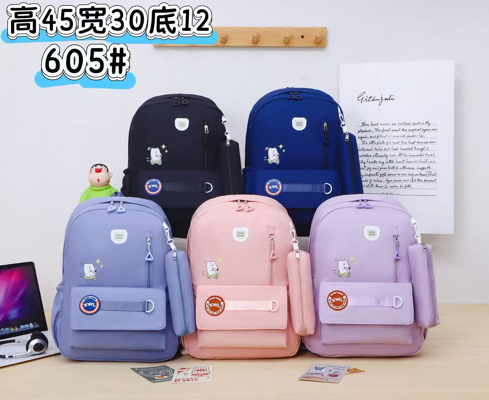Compact and large-capacity student backpack Item Picture