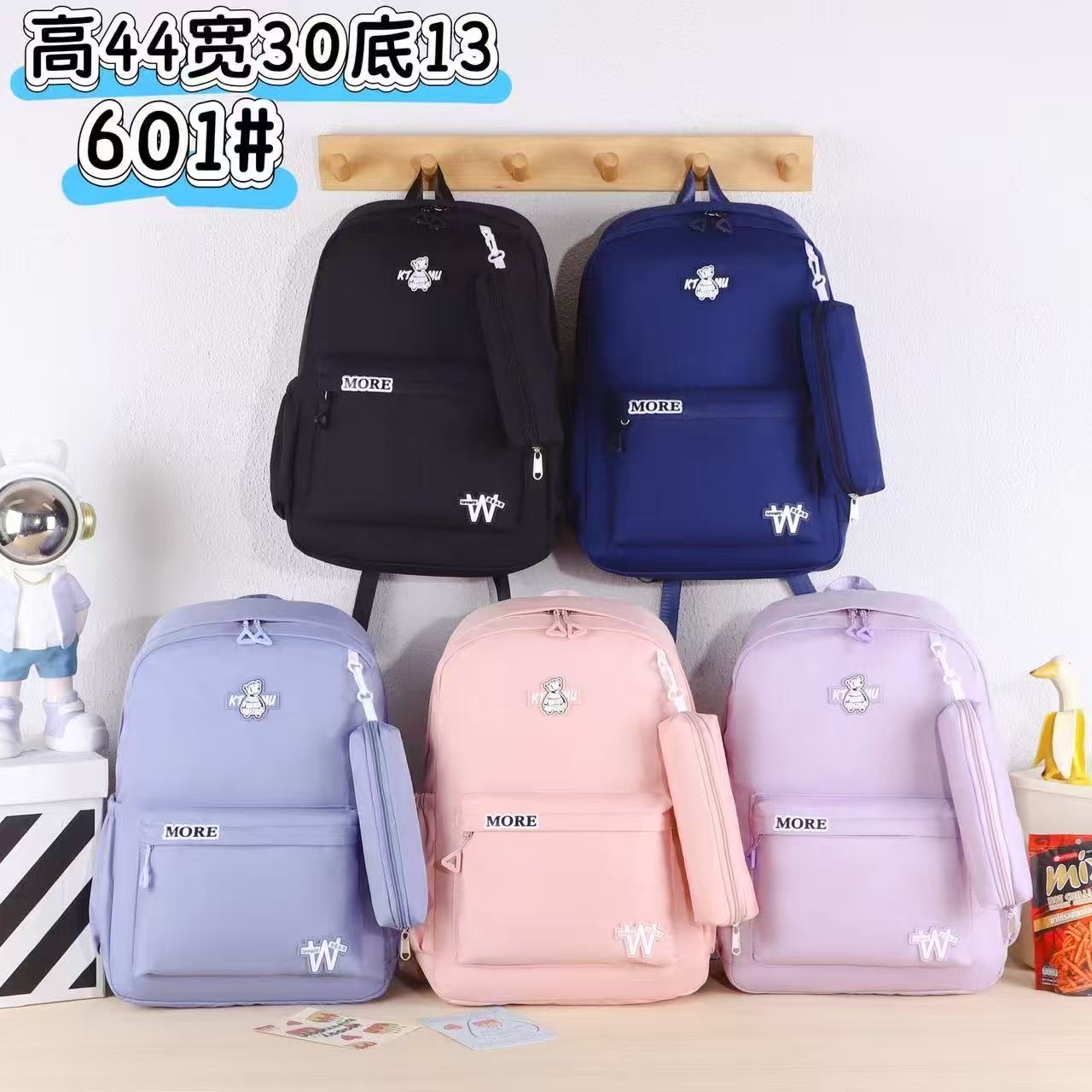 Compact and large-capacity student backpack full figure