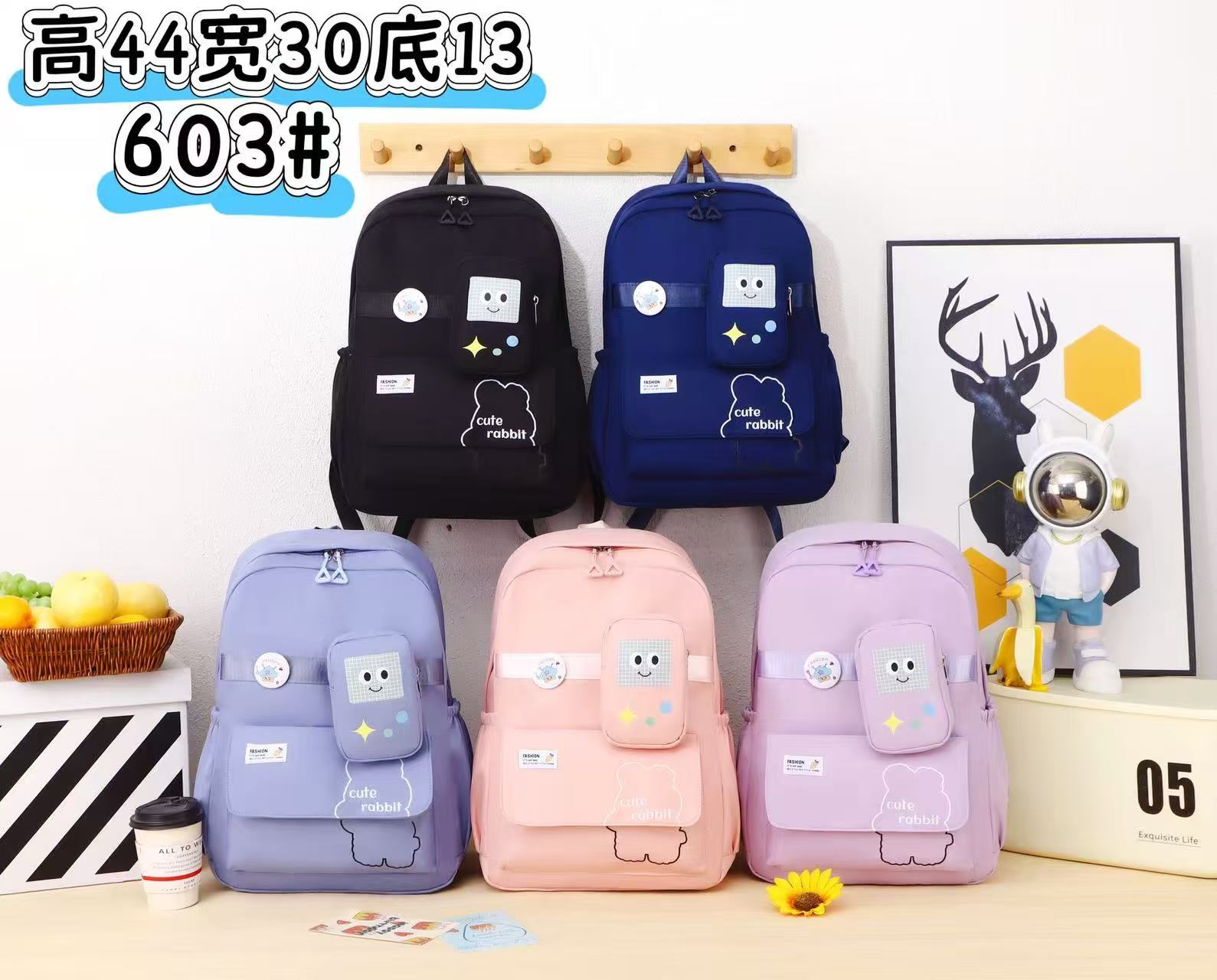 Compact and large-capacity student backpack Specification drawing