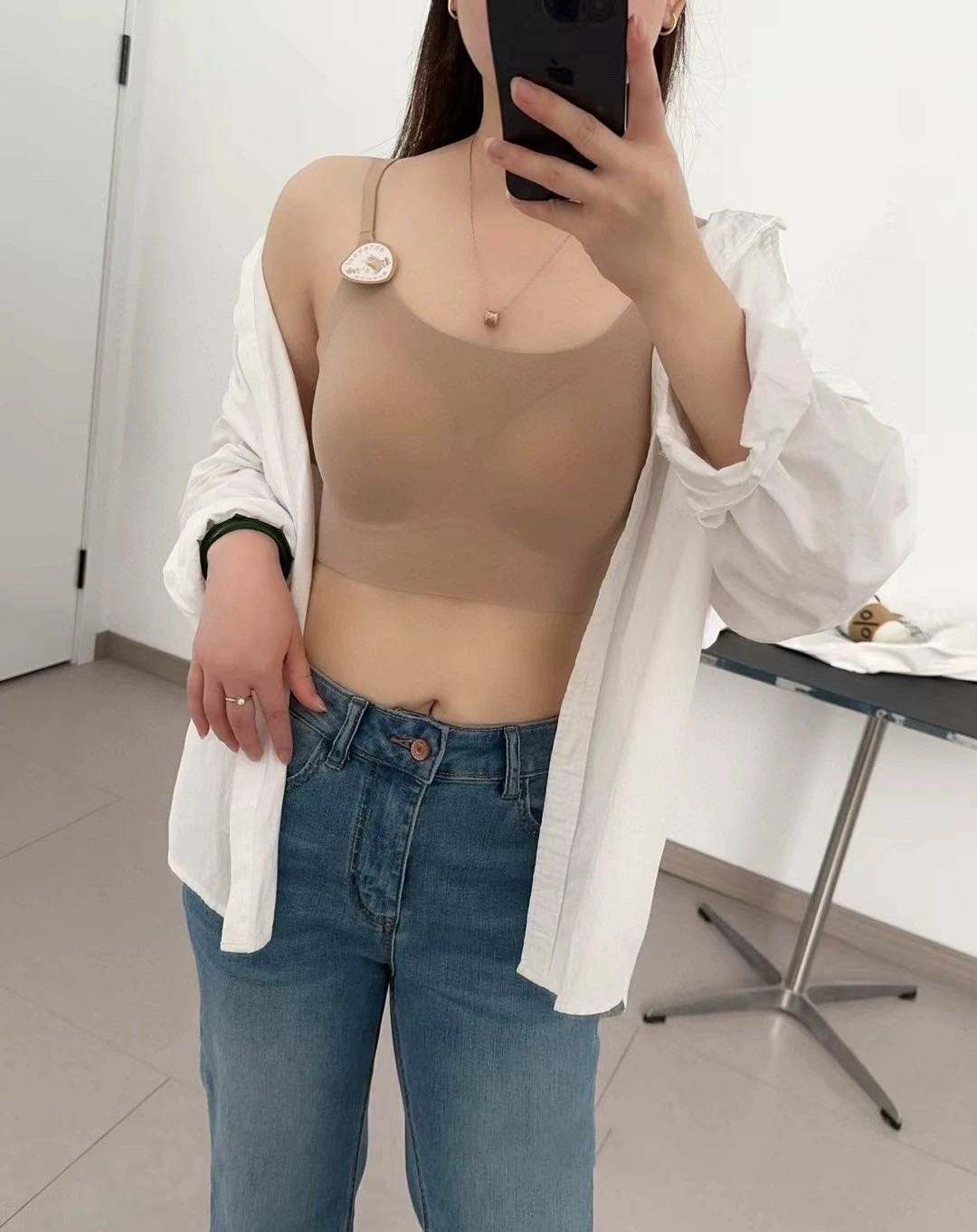 Traceless foundation, autumn and winter brushed, invisible bra, one-piece fixed cup, traceless adjustable straps, soft support vest