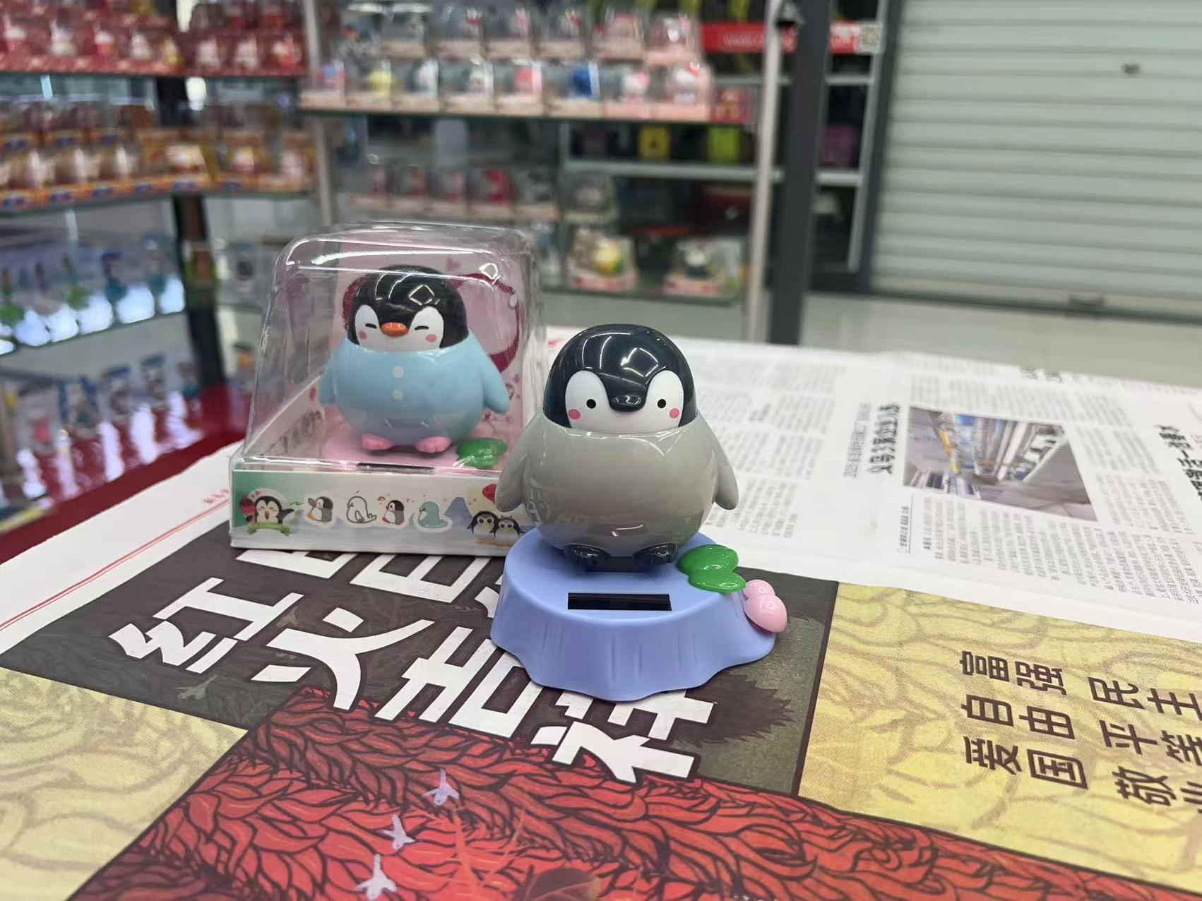 可爱圆肚皮企鹅太阳能点头娃娃汽车摆件玩具盲袋盲盒解压神器卡通详情2