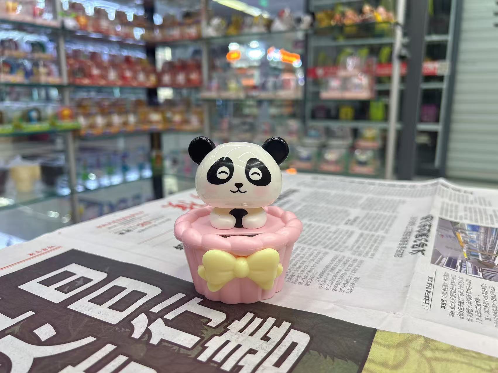 太阳能光感自动点头史迪仔熊猫办公室桌面摆件可爱轻松熊汽车摆件详情5