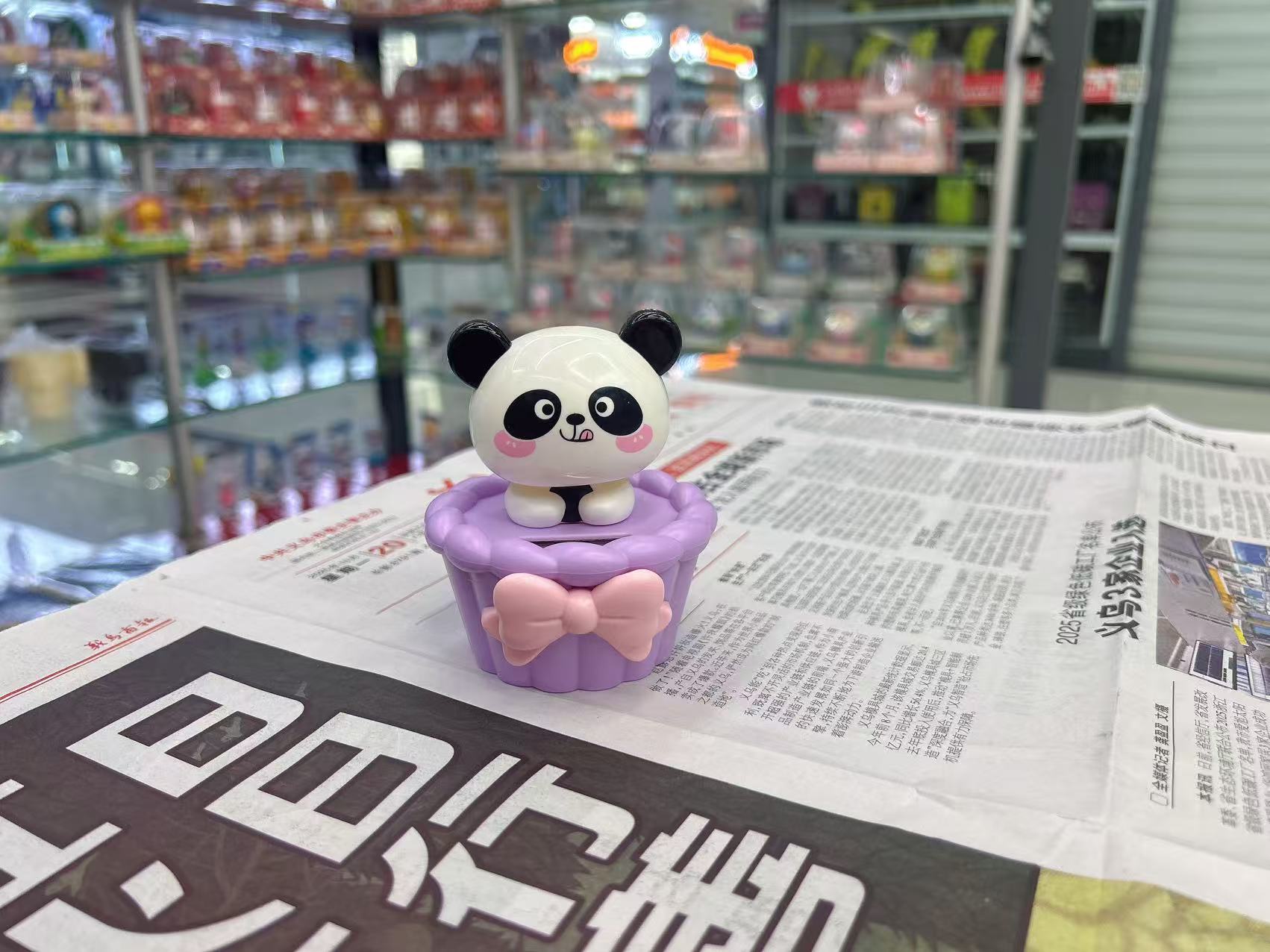 太阳能光感自动点头史迪仔熊猫办公室桌面摆件可爱轻松熊汽车摆件详情6