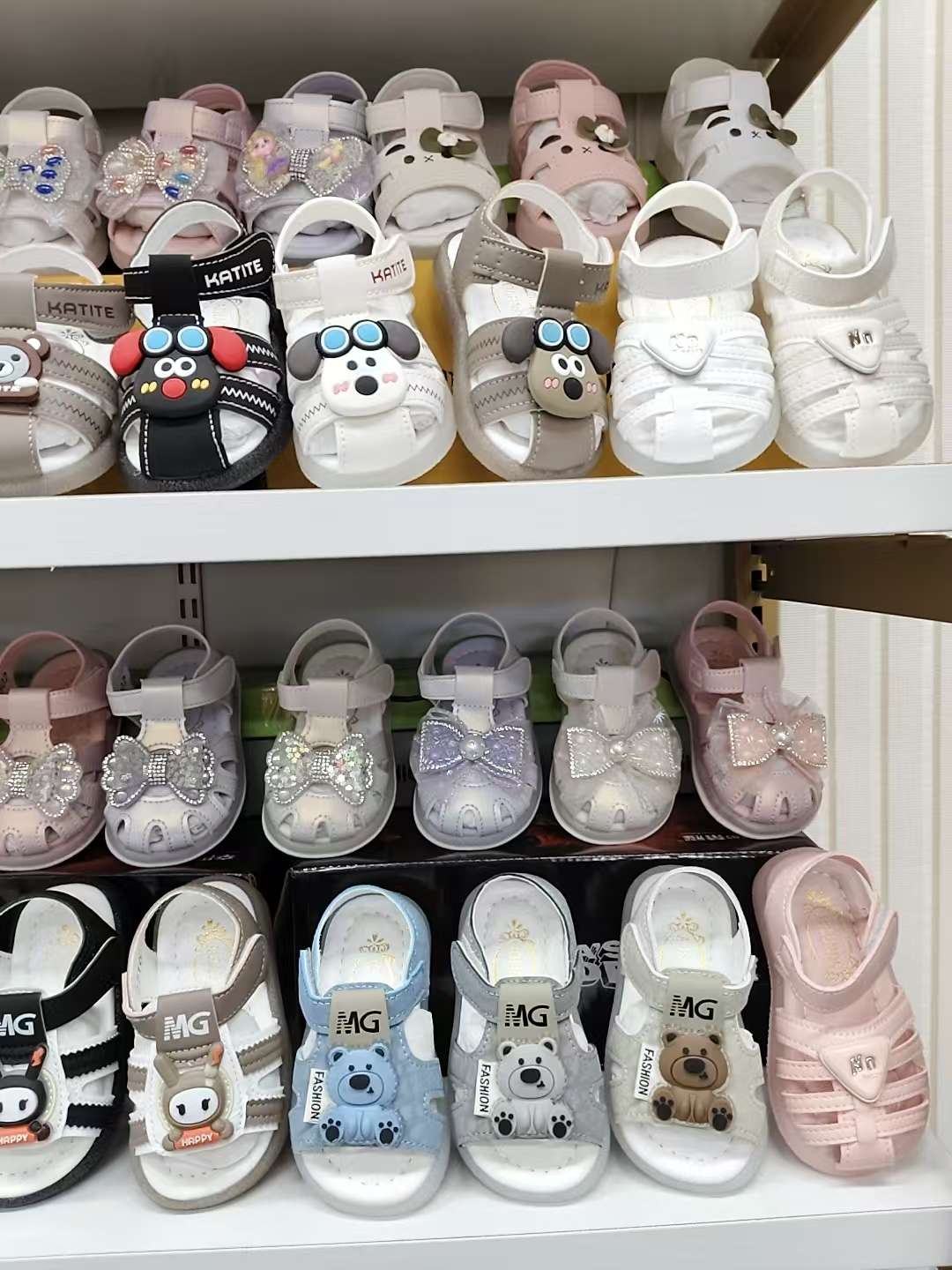 Baby's headband sandals series, illuminated, soft sole, soft upper, cartoon pattern, magic buckle, comfortable, fashionable, trendy, versatile and casual, size 15-20 baby walking shoes detail image 9