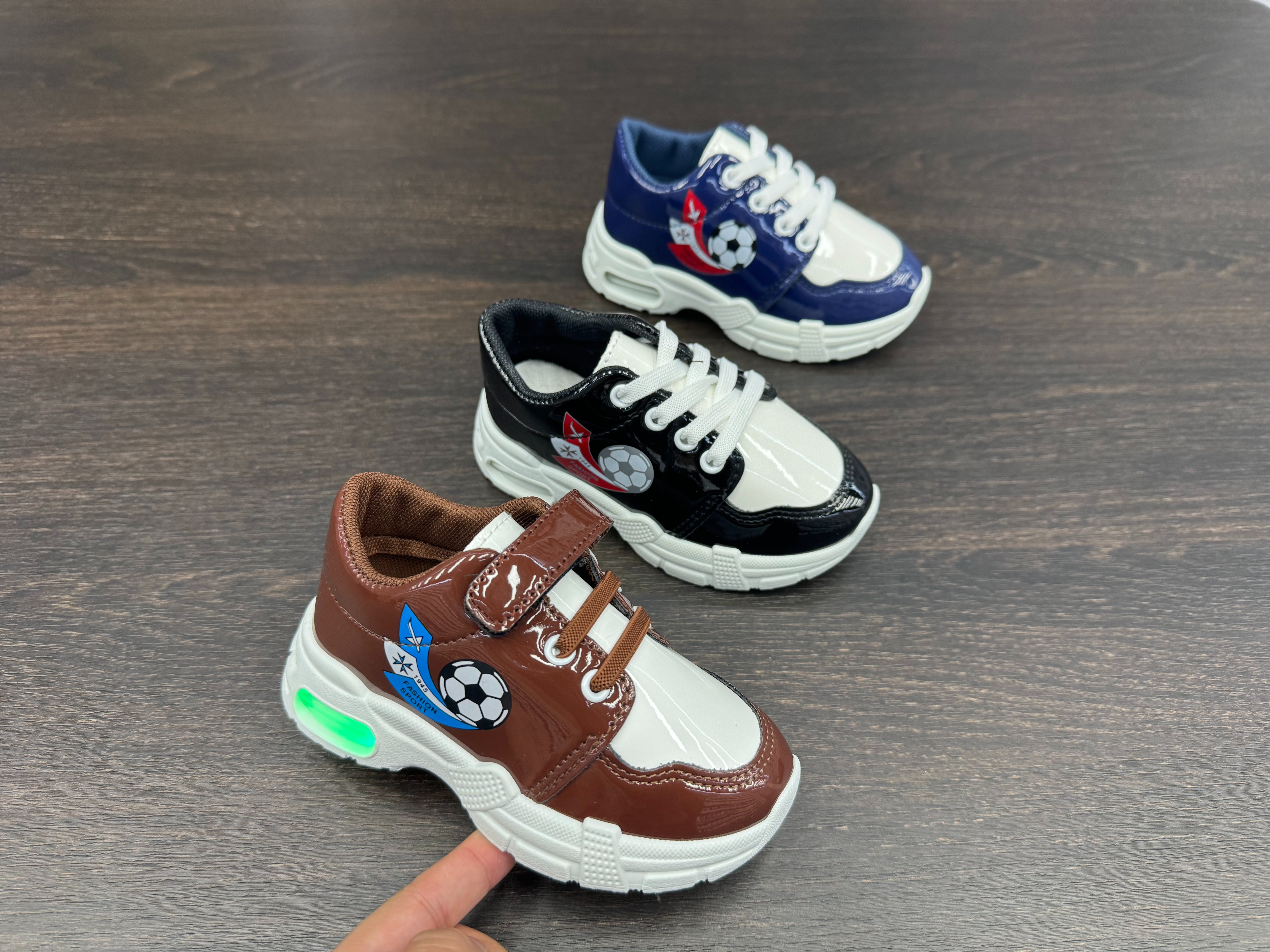 宝宝运动鞋女童亮灯卡通春秋闪灯童鞋皮面软底女休闲鞋