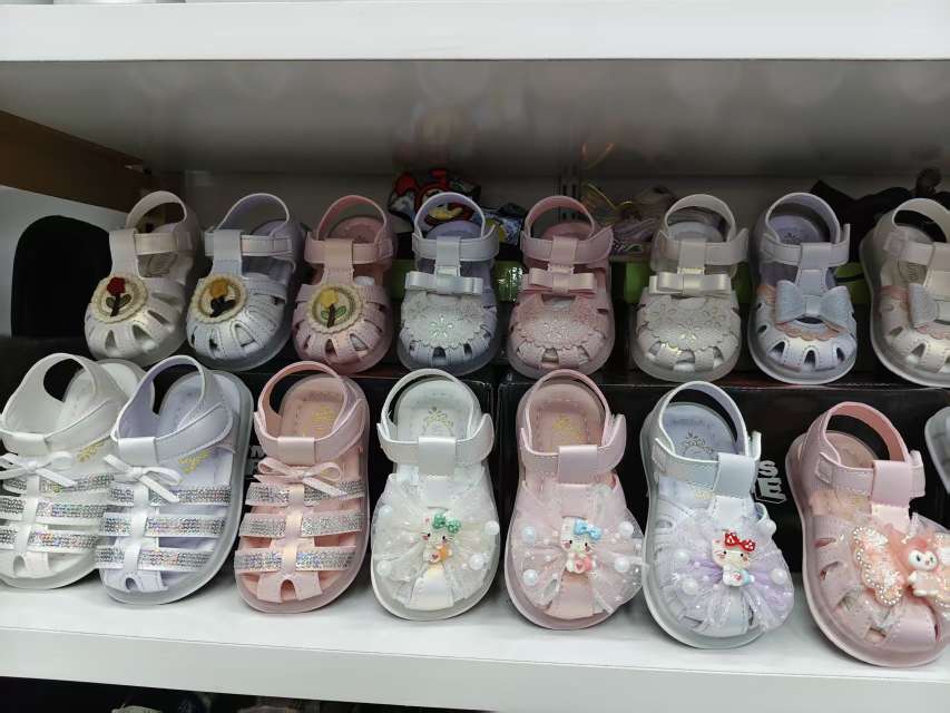 Baby's headband sandals series, illuminated, soft sole, soft upper, cartoon pattern, magic buckle, comfortable, fashionable, trendy, versatile and casual, size 15-20 baby walking shoes detail image 1