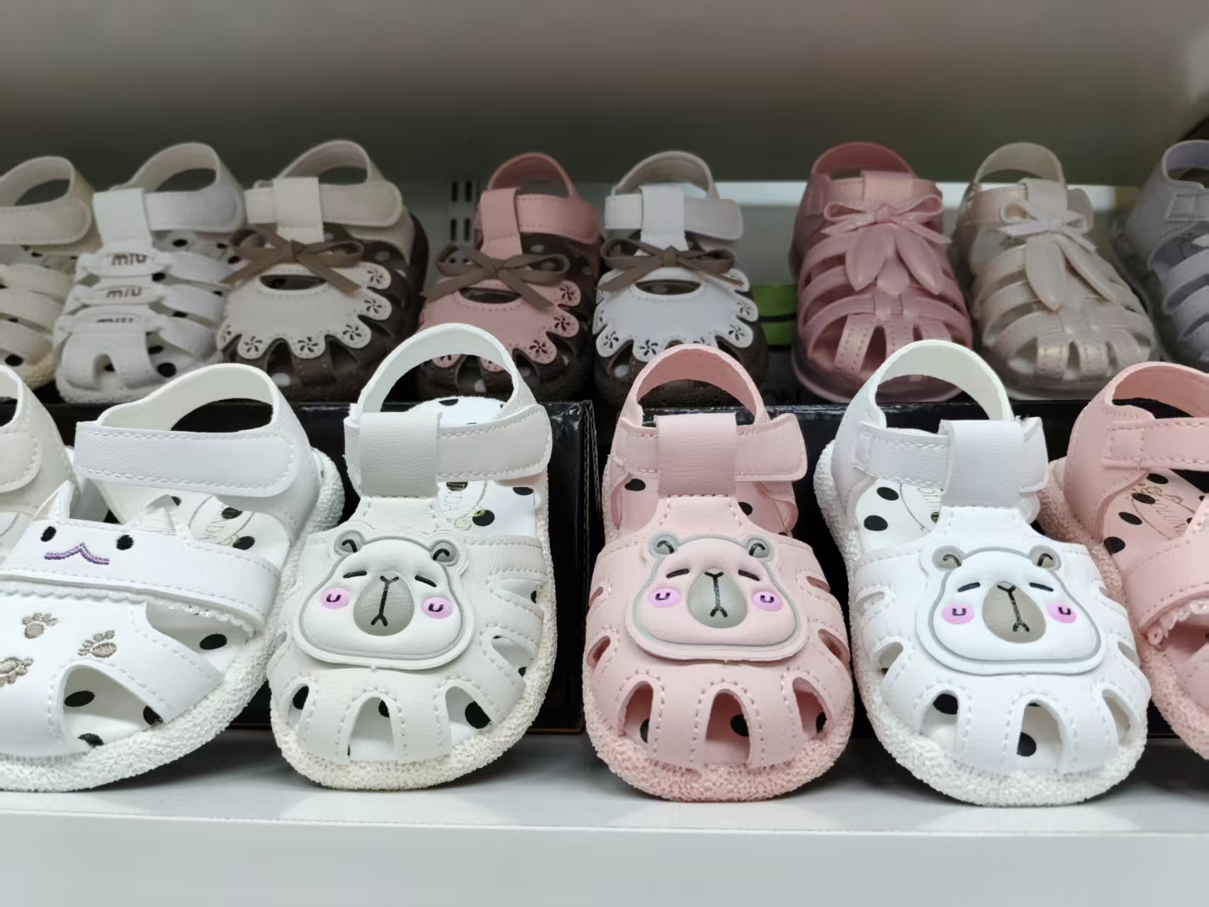 Baby's headband sandals series, illuminated, soft sole, soft upper, cartoon pattern, magic buckle, comfortable, fashionable, trendy, versatile and casual, size 15-20 baby walking shoes detail image 2