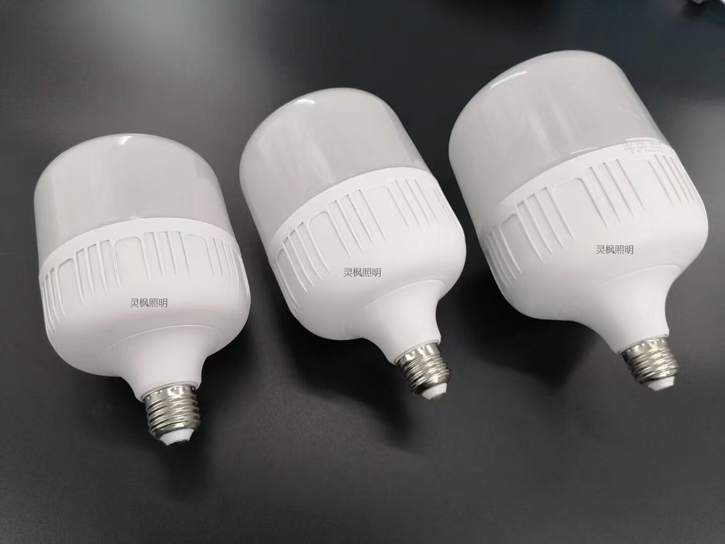 LED bulbs, plastic-coated aluminum bulbs, household energy-saving bulbs, indoor lighting, screw-top T-bulbs, constant current 20w, 30w Specification image