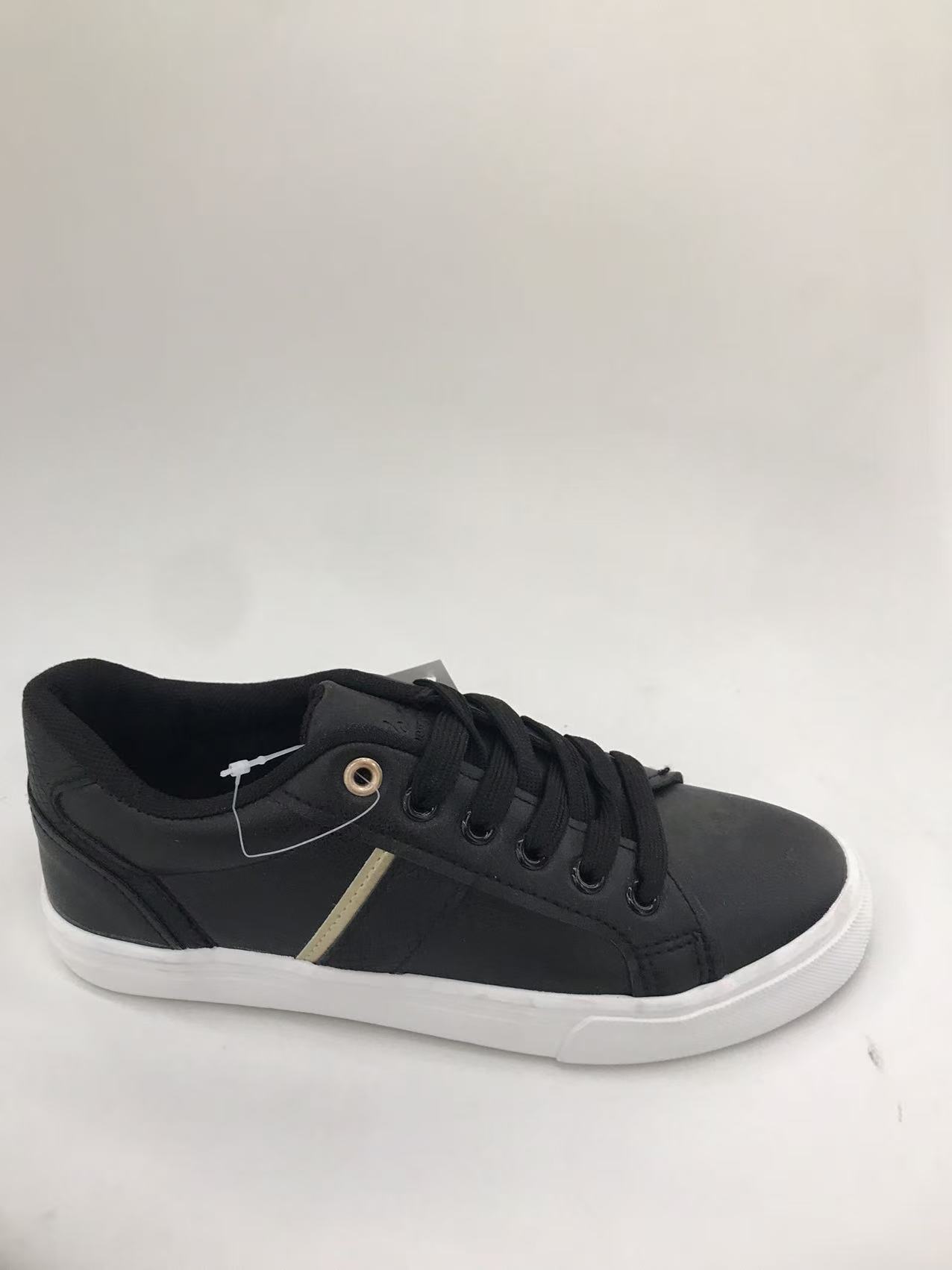 Women's sneakers and sports shoes are comfortable, versatile and trendy full figure