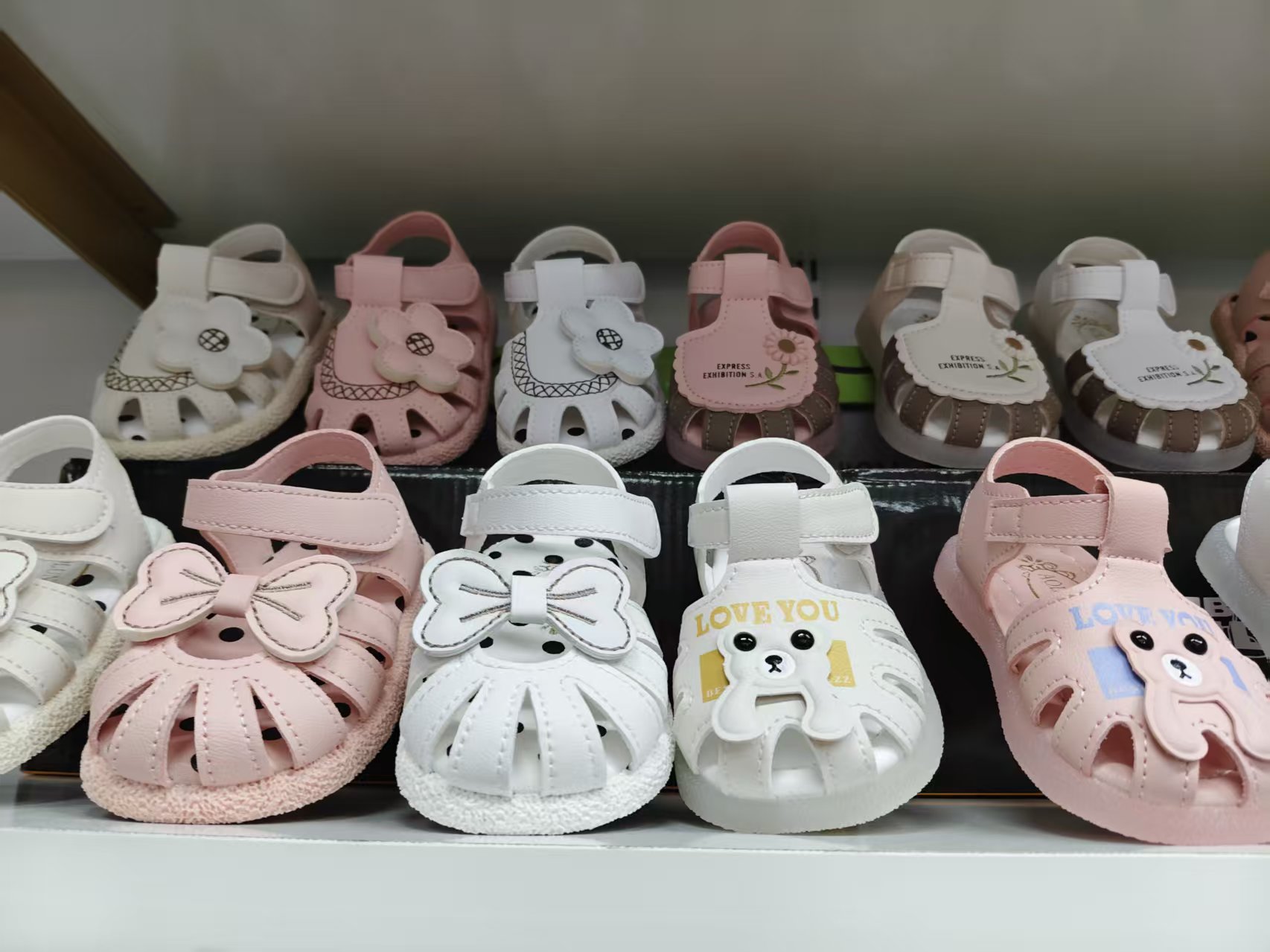 Baby's headband sandals series, illuminated, soft sole, soft upper, cartoon pattern, magic buckle, comfortable, fashionable, trendy, versatile and casual, size 15-20 baby walking shoes detail image 4