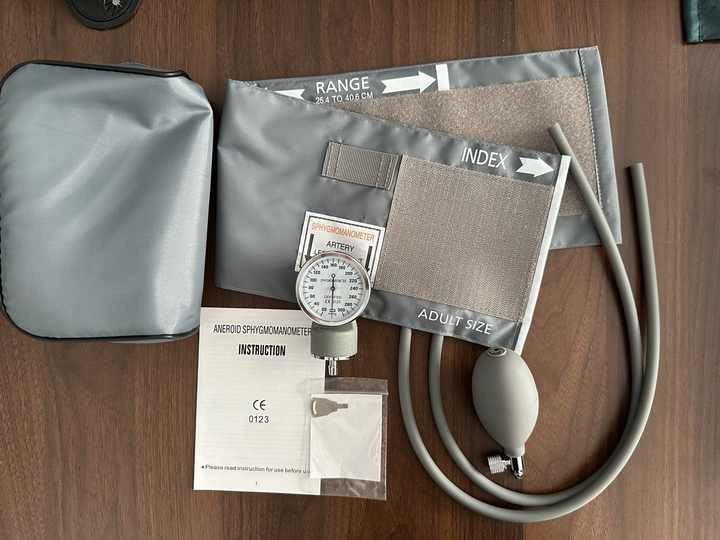 sphygmomanometer with stethoscope medical device detail image 2