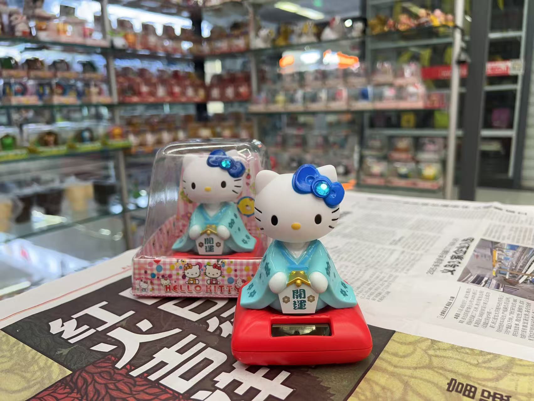 hellokitty car decoration ornaments, solar-powered oscillating center console ornaments, interesting car interior decoration gifts Item Picture