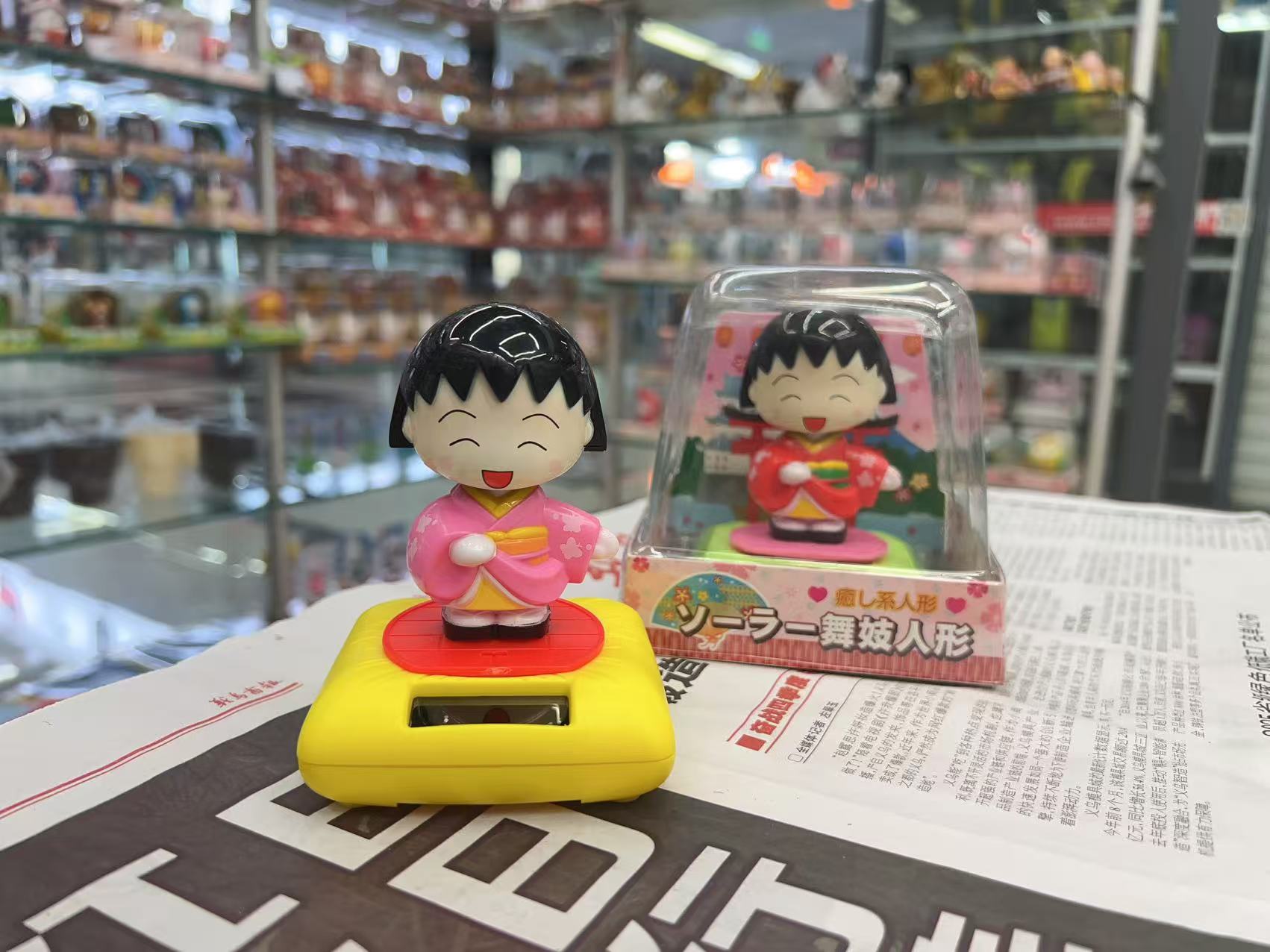 日本小女孩和服汽车摆件 卡通娃娃太阳能摇头车载饰品趣味小丸子
