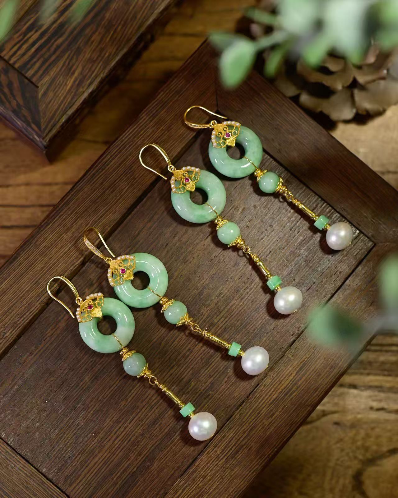 天然A货翡翠甜甜圈耳环搭配天然强光淡水珍珠点缀925纯银镀金配件