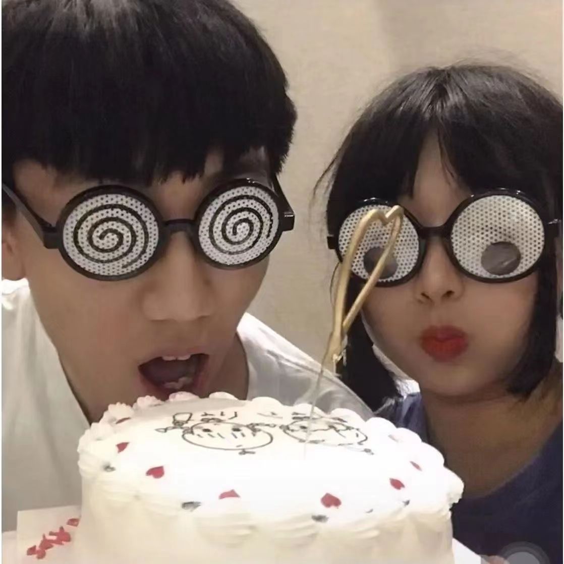 Creative selfie, funny glasses, dizzying, rotatable eyeball glasses, birthday party photo props details Picture