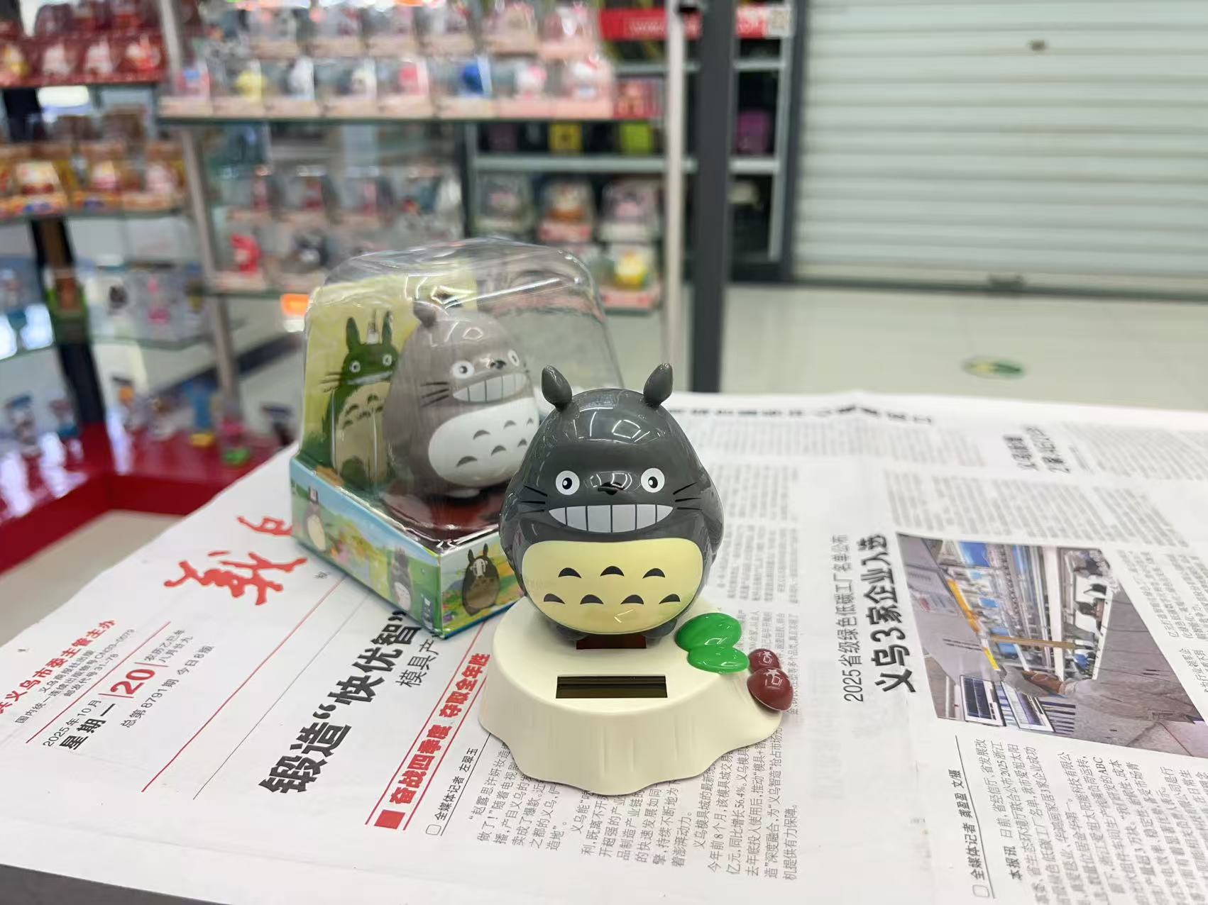 潮玩Q版龙猫卡通宫崎骏公仔太阳能手办玩具车载创意玩具桌面摆件详情9