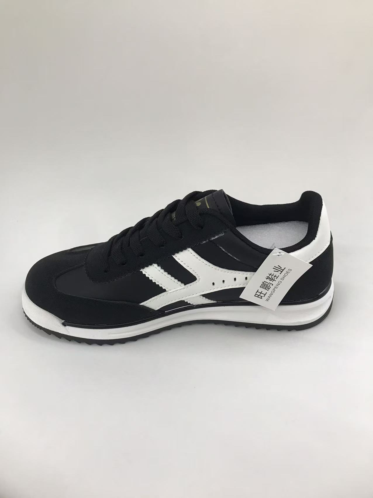 Men's casual sneakers: Comfortable and trendy low-top sneakers details Picture