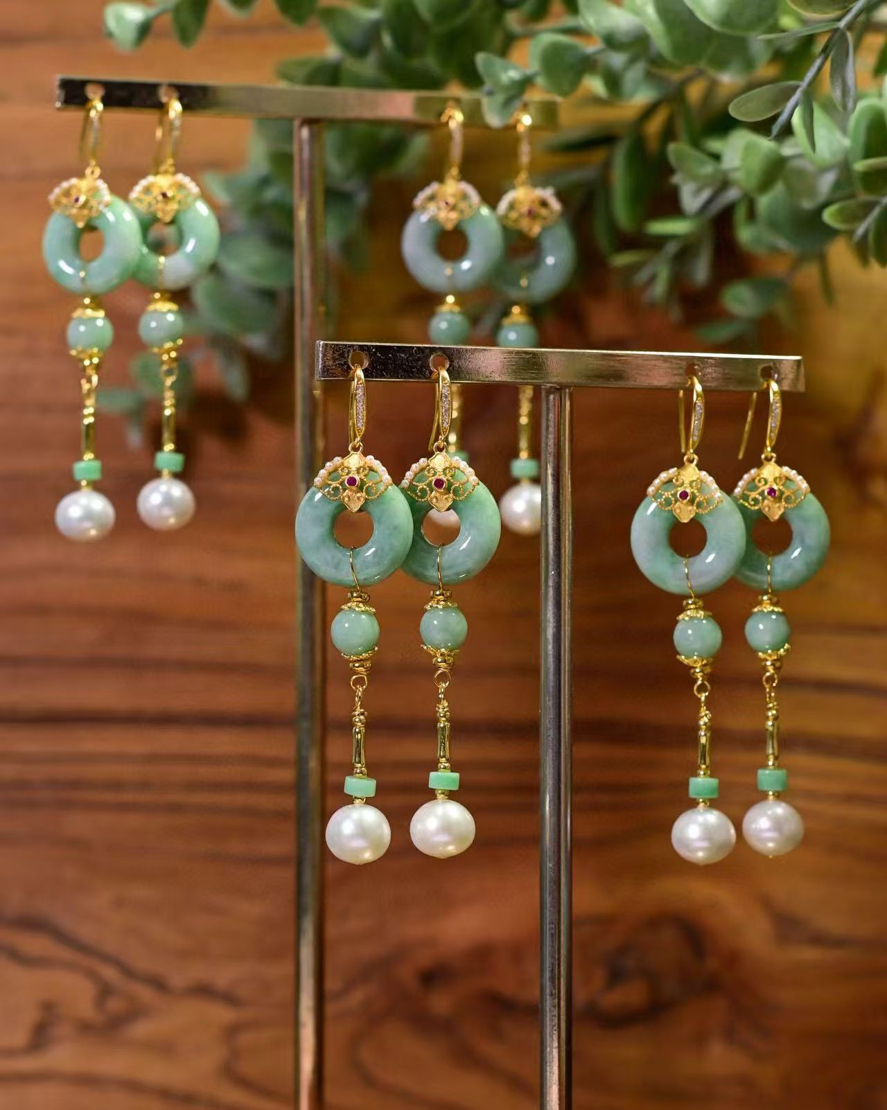 天然A货翡翠甜甜圈耳环搭配天然强光淡水珍珠点缀925纯银镀金配件详情图3