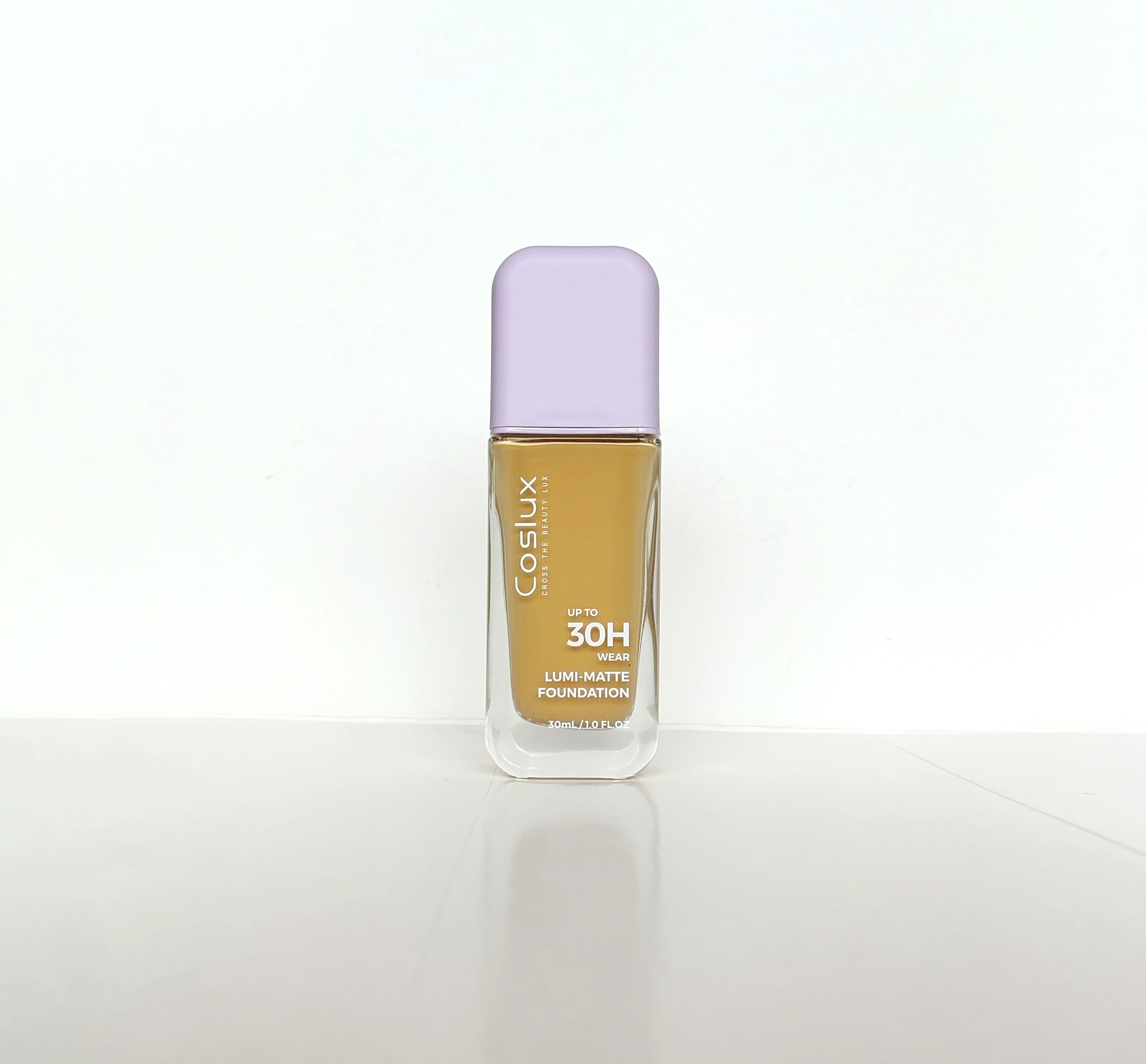 The matte and light foundation for makeup has a long-lasting concealing effect as light as air. It contains an amino acid light and long-lasting formula, presenting a matte makeup effect while adding a touch of luster Item Picture