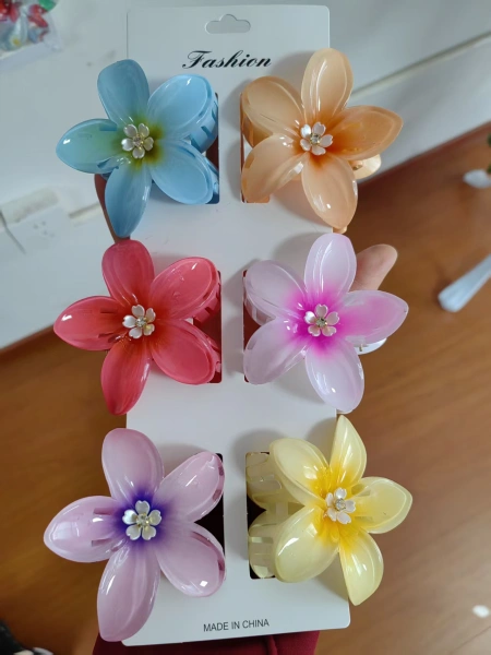 The summer Amazon gradient candy-colored frangipani hairpin is cute and sweet. The side clip is a teenage girl's hair accessory The summer Amazon gradient candy-colored frangipani hairpin is cute and sweet. The side clip is a teenage girl's hair accessory
