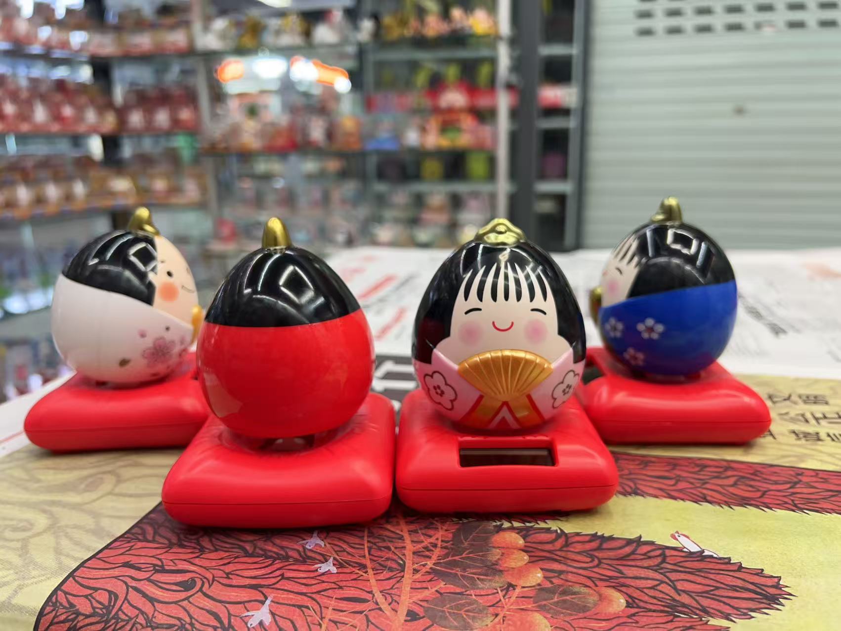 达摩摆件祝福招财猫日式红色太阳能摆件创意礼物开运装饰礼品公仔详情4