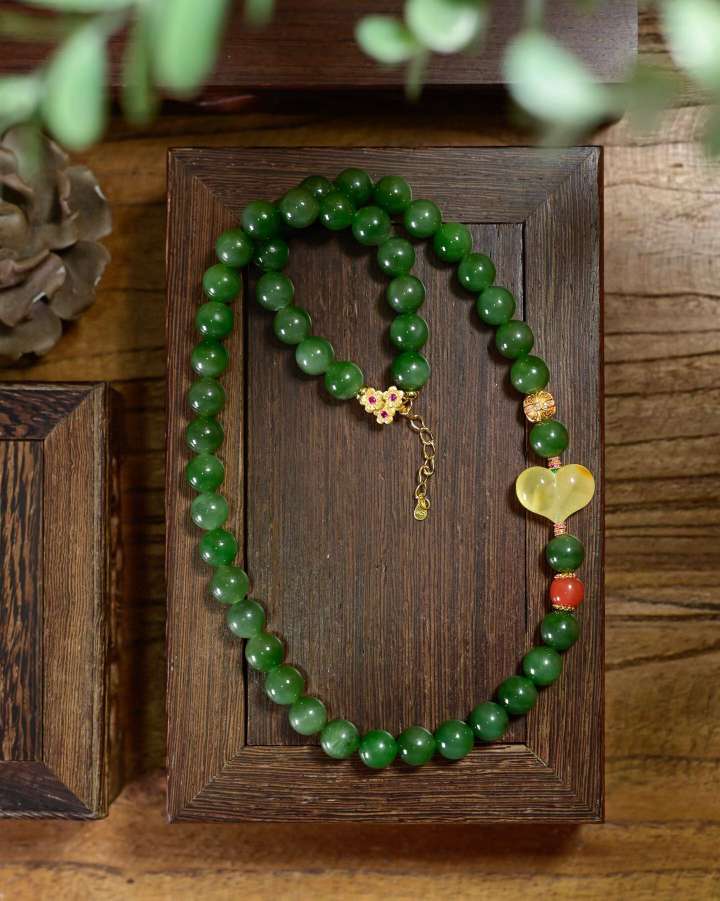 道毅珠宝天然和田碧玉锁骨短项链搭配南红玛瑙蜜蜡桃心珠链925纯银镀金产品图